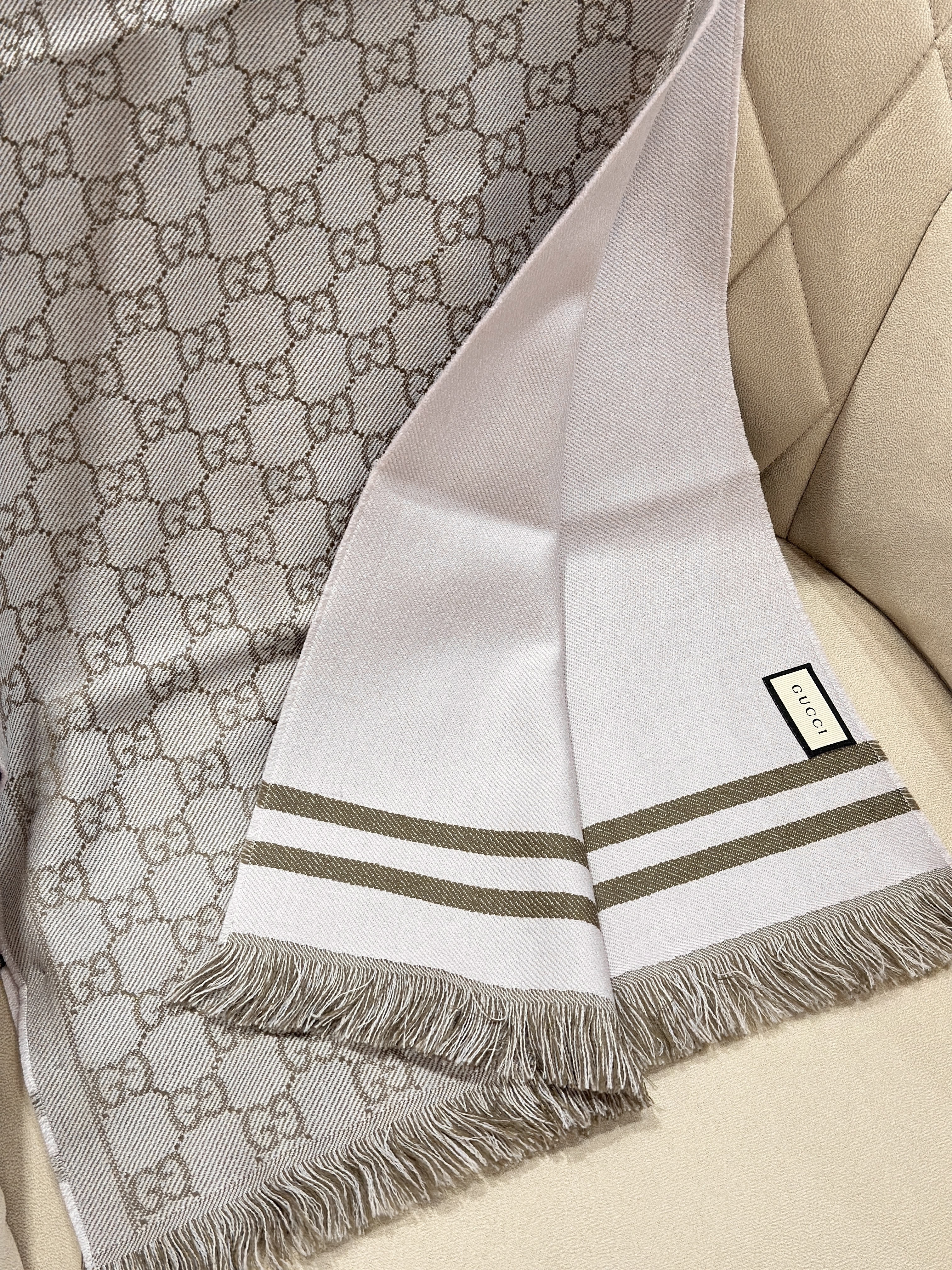 GUCCI Arlisse GG Scarf