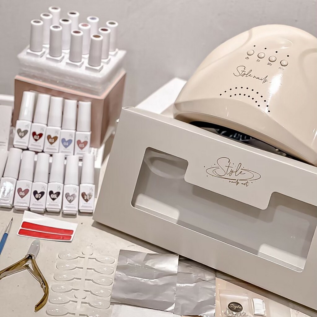 Diy美甲套組@含凝膠燈.12罐膠.筆刷