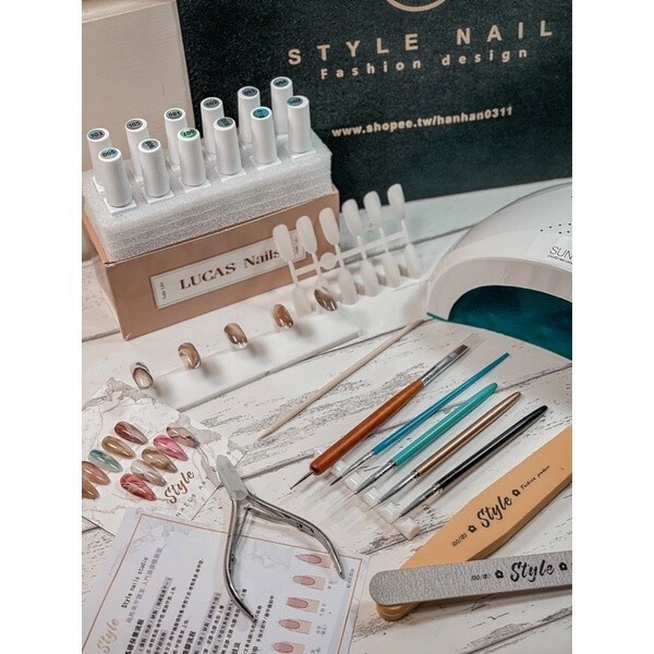 Diy美甲套組@含凝膠燈.12罐膠.筆刷