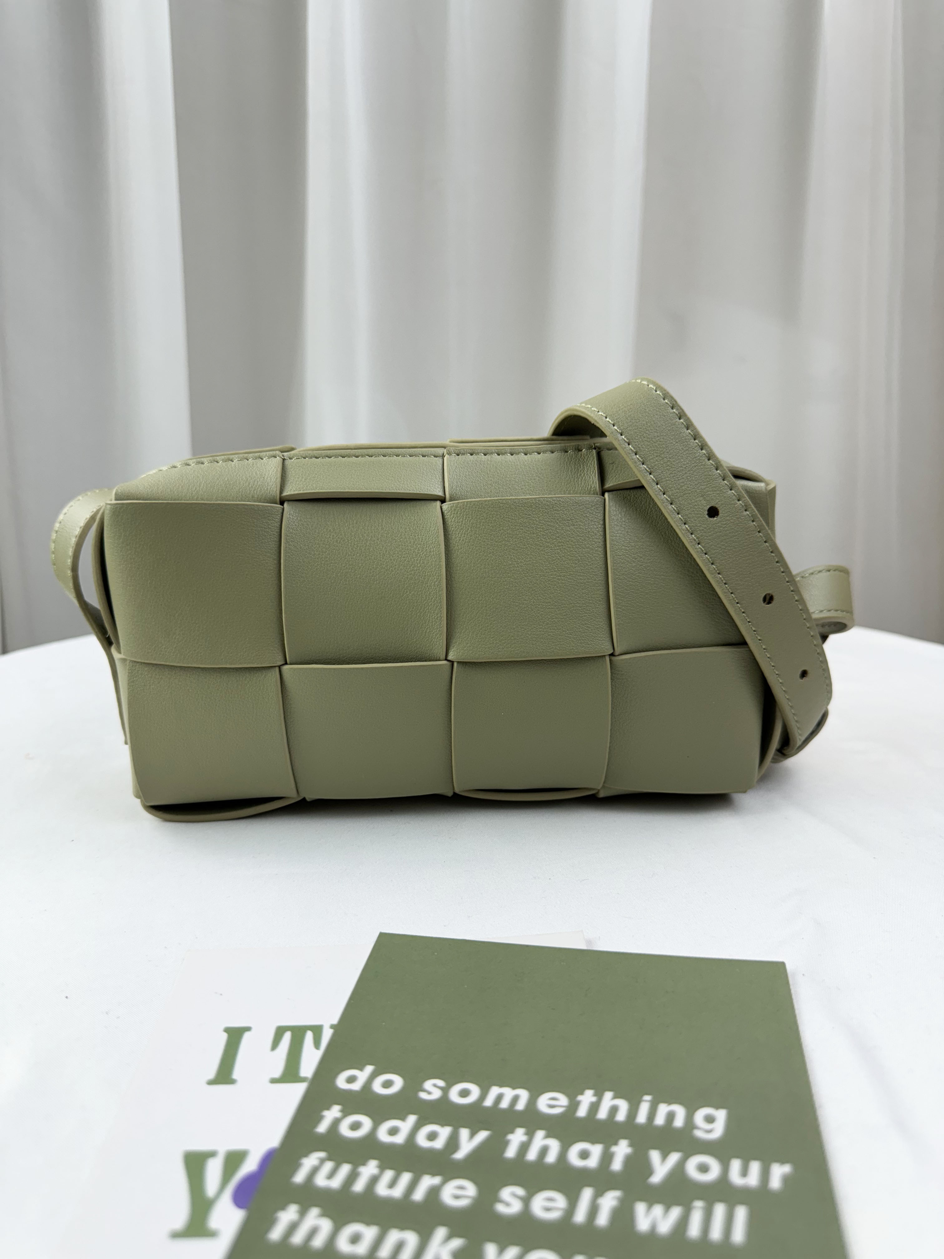 酪梨綠 寬編織真皮牛皮胸包 / 側背包 #SM-8709