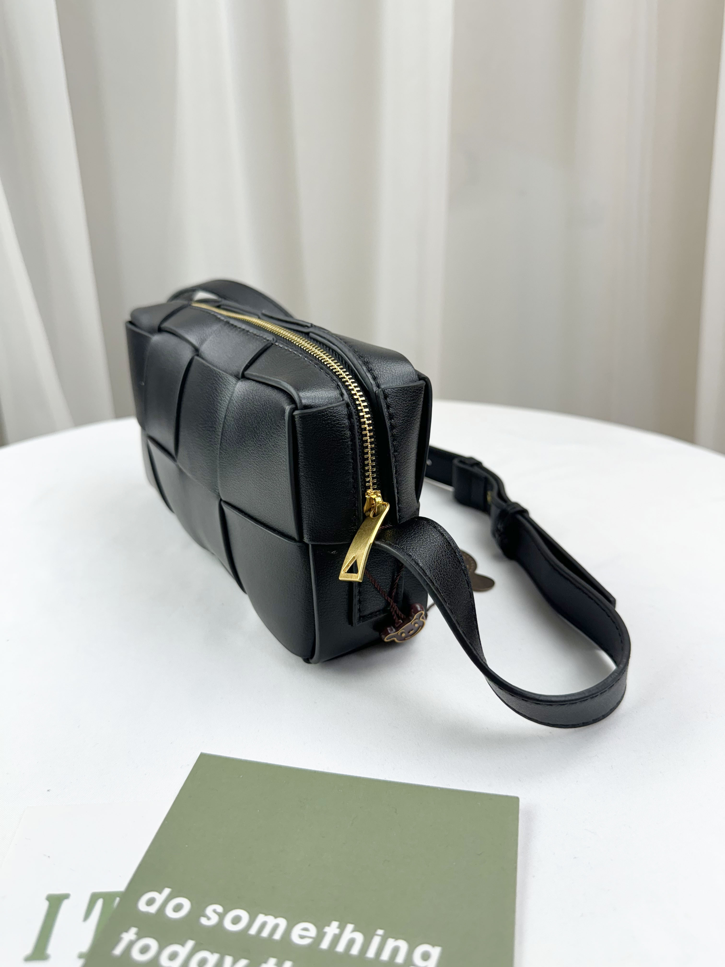 高級黑 寬編織真皮牛皮胸包 / 側背包 #SM-8709