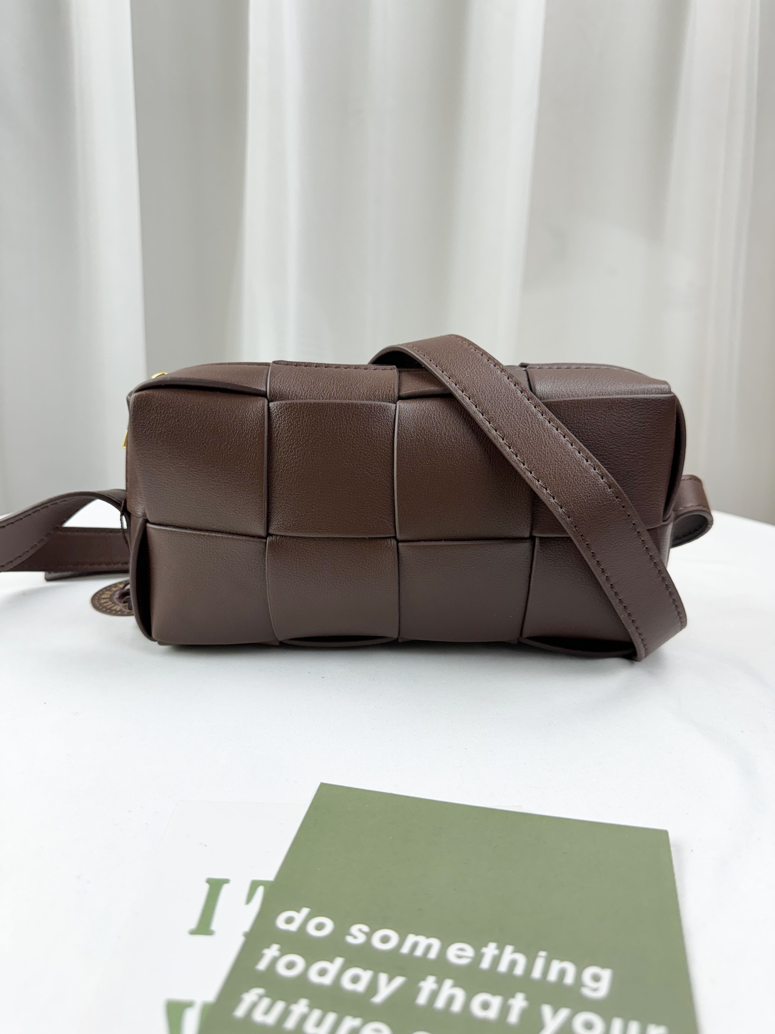 深咖啡 寬編織真皮牛皮胸包 / 側背包 #SM-8709