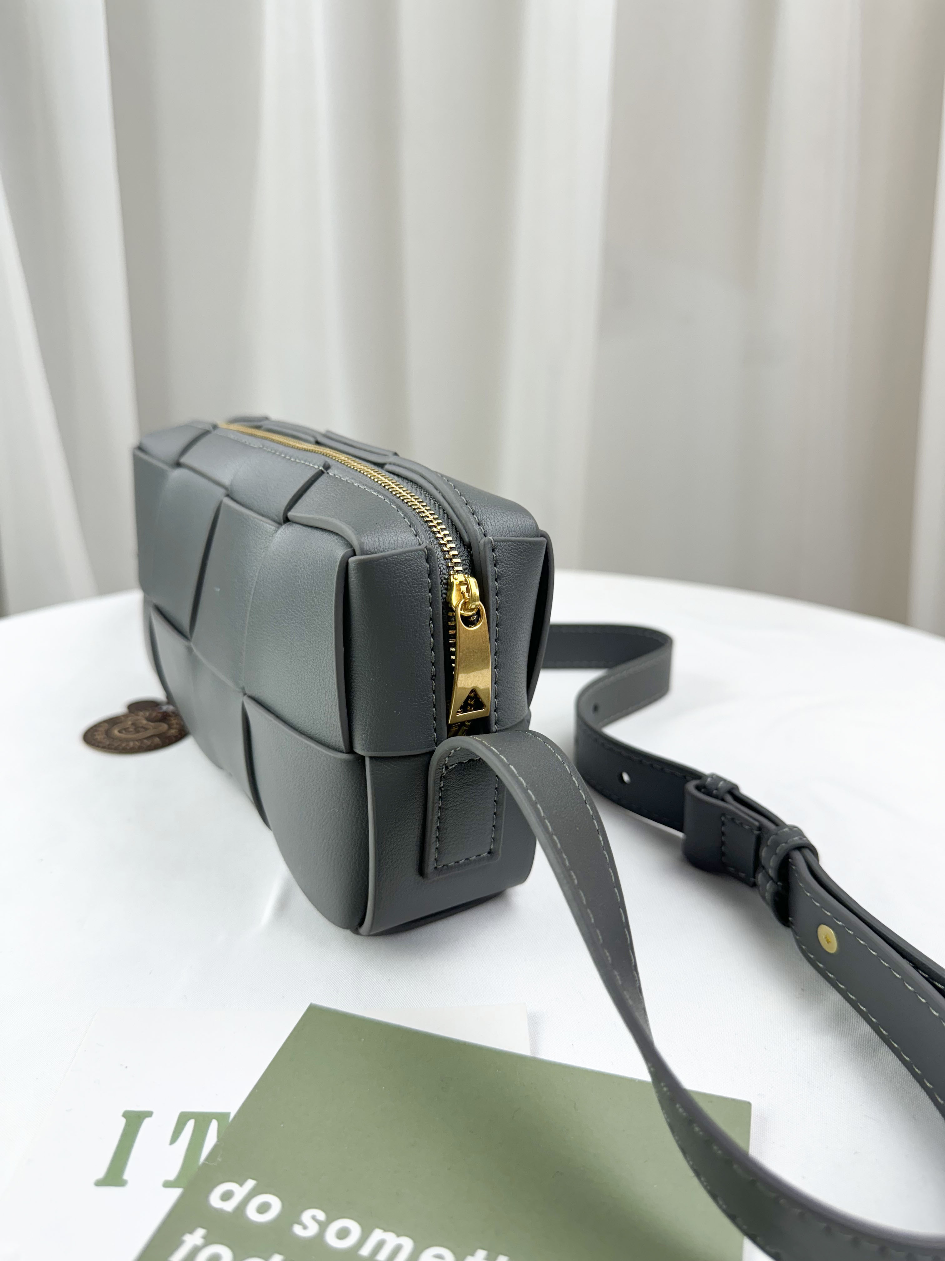 霧灰藍 寬編織真皮牛皮胸包 / 側背包 #SM-8709