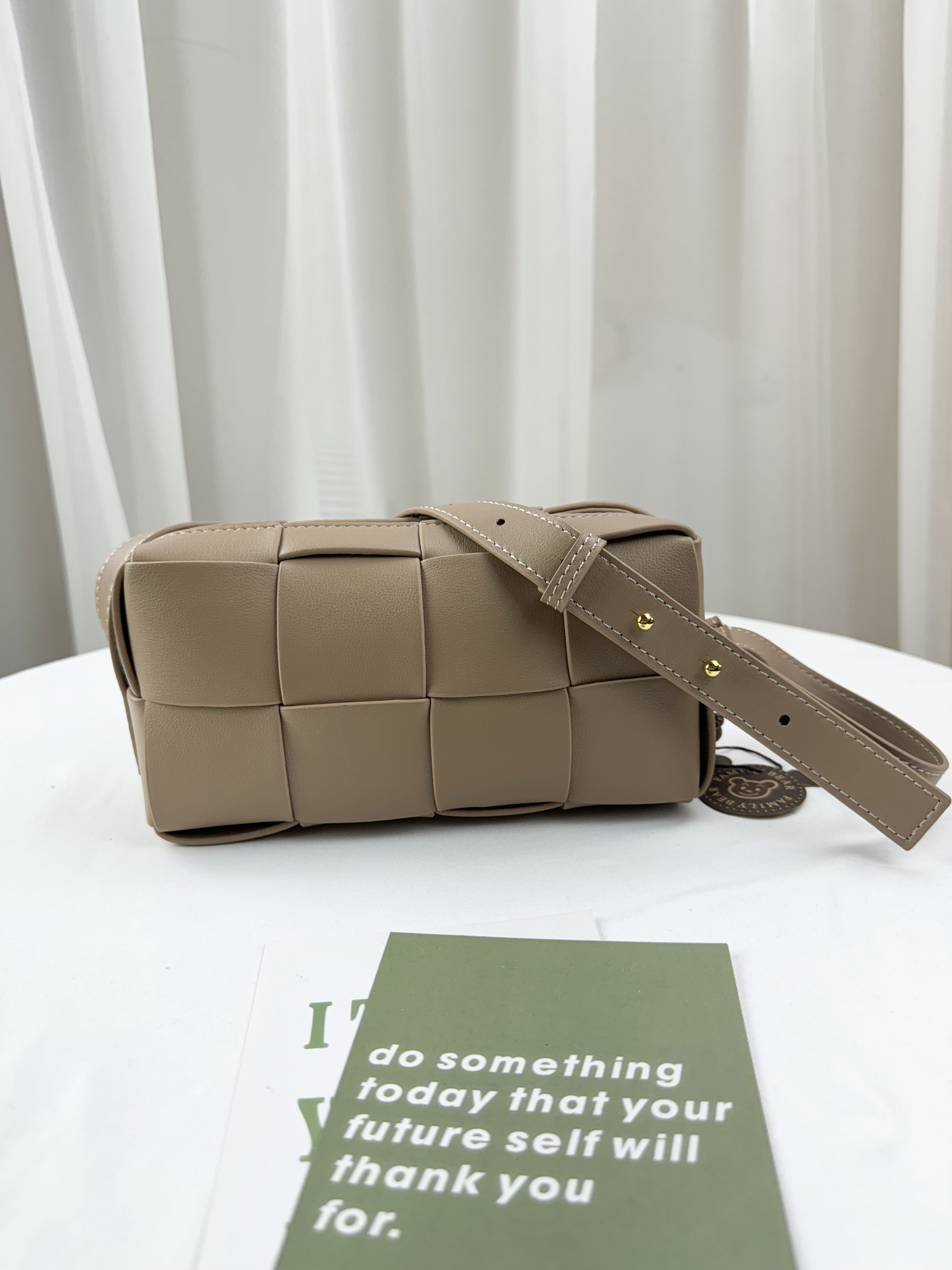 奶茶棕 寬編織真皮牛皮胸包 / 側背包 #SM-8709