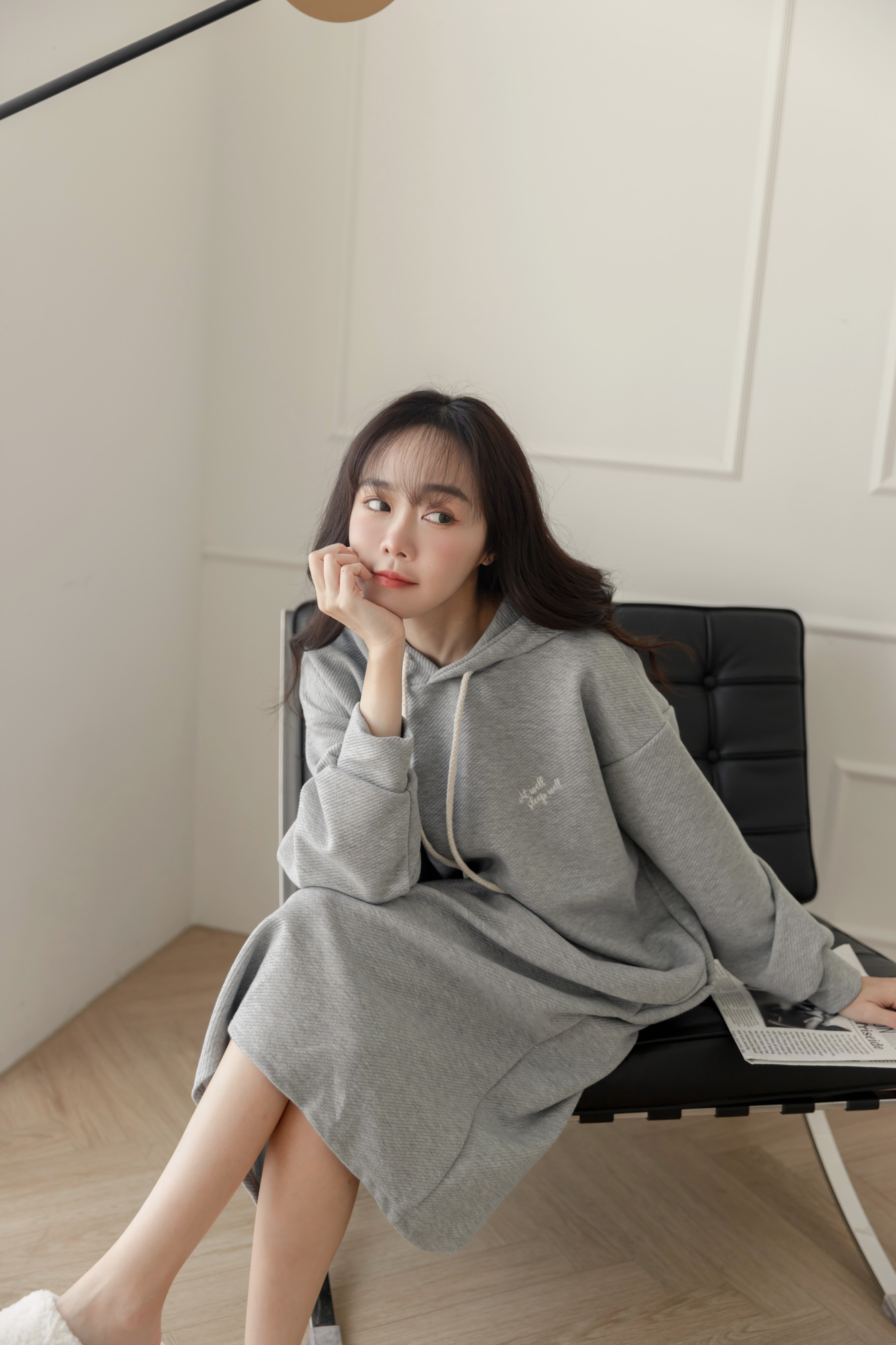 灰色連帽刺繡洋裝