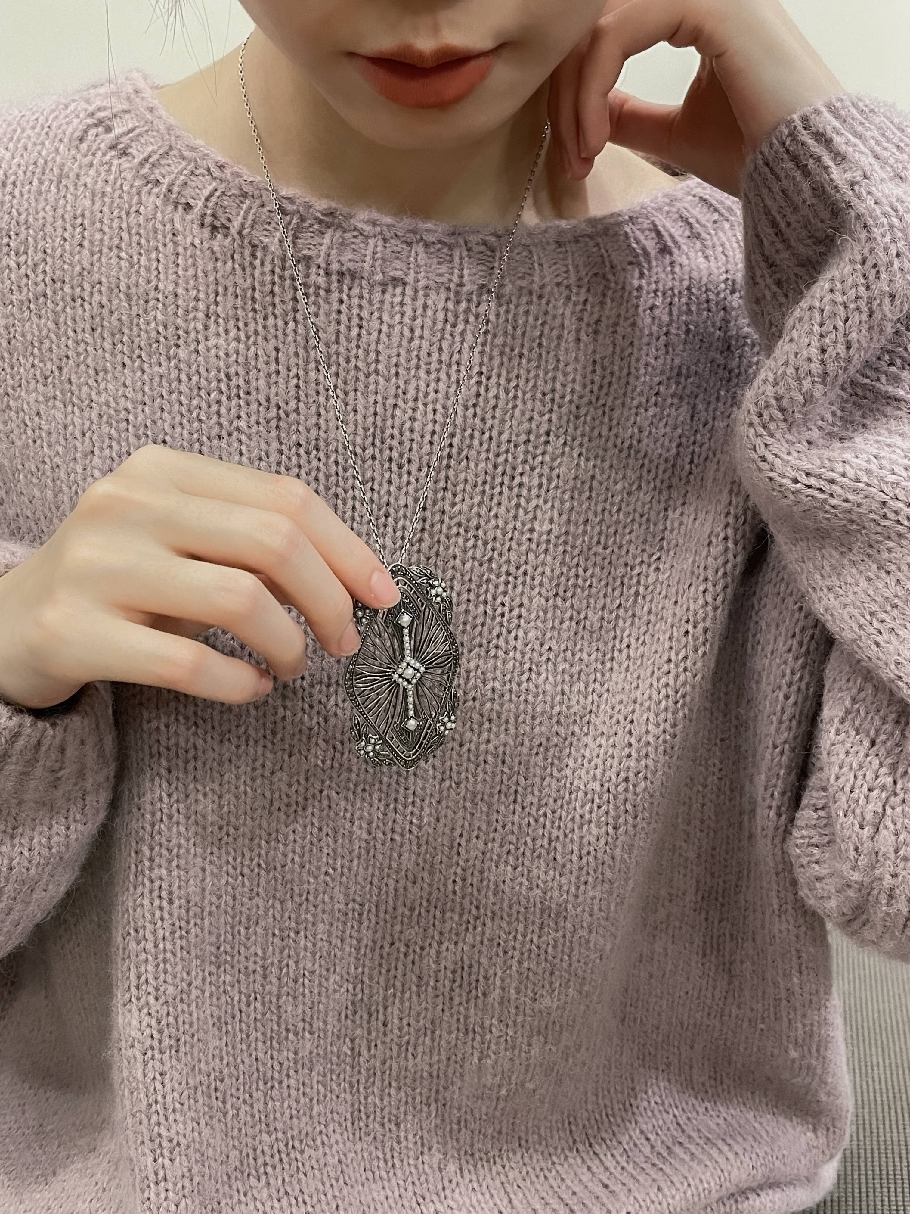 菱形雕花網紗胸針