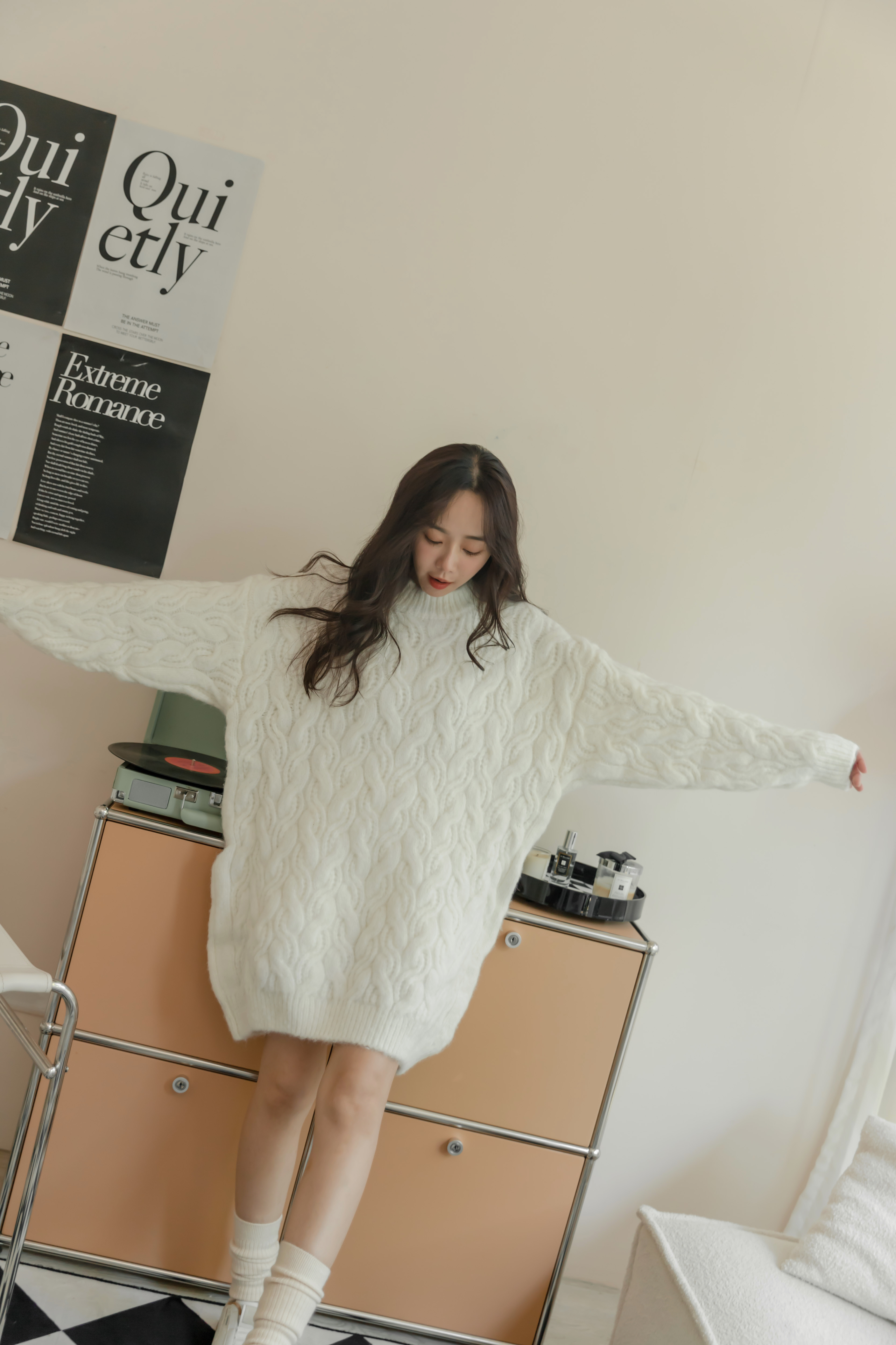 浪漫雪白寬麻花針織