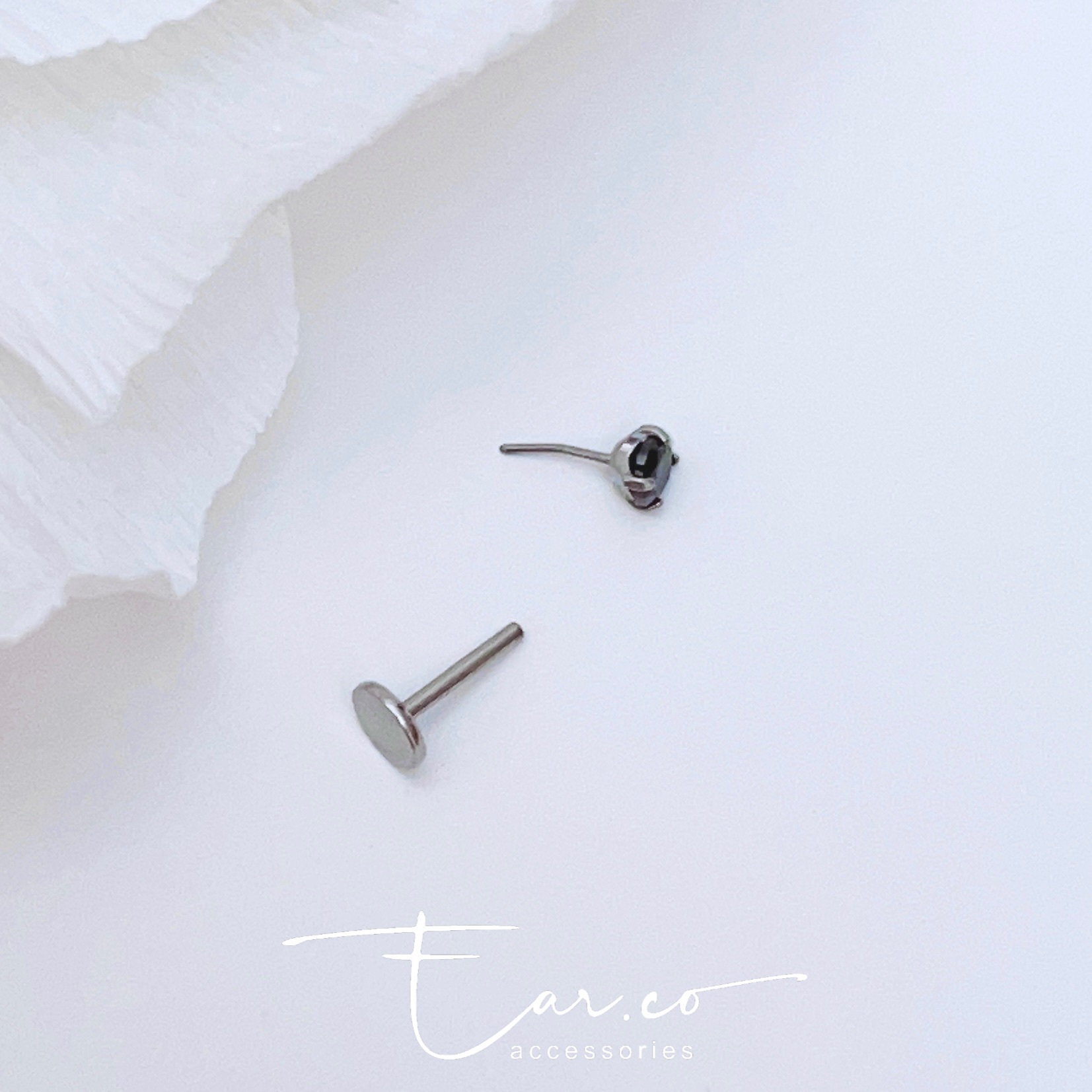 四爪黑色石平頭耳門/耳珠/耳骨釘 [G23 Titanium] [單支]