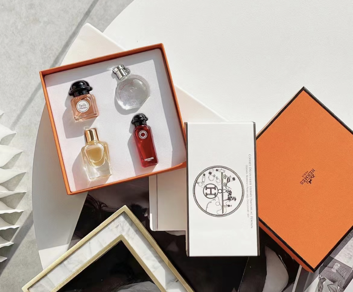 ❤️本週快閃批發價❣️ HERMES 愛馬仕香水禮盒(絲巾/尼羅河花園/橘彩星光/绯紅火参)x7.5mL -T