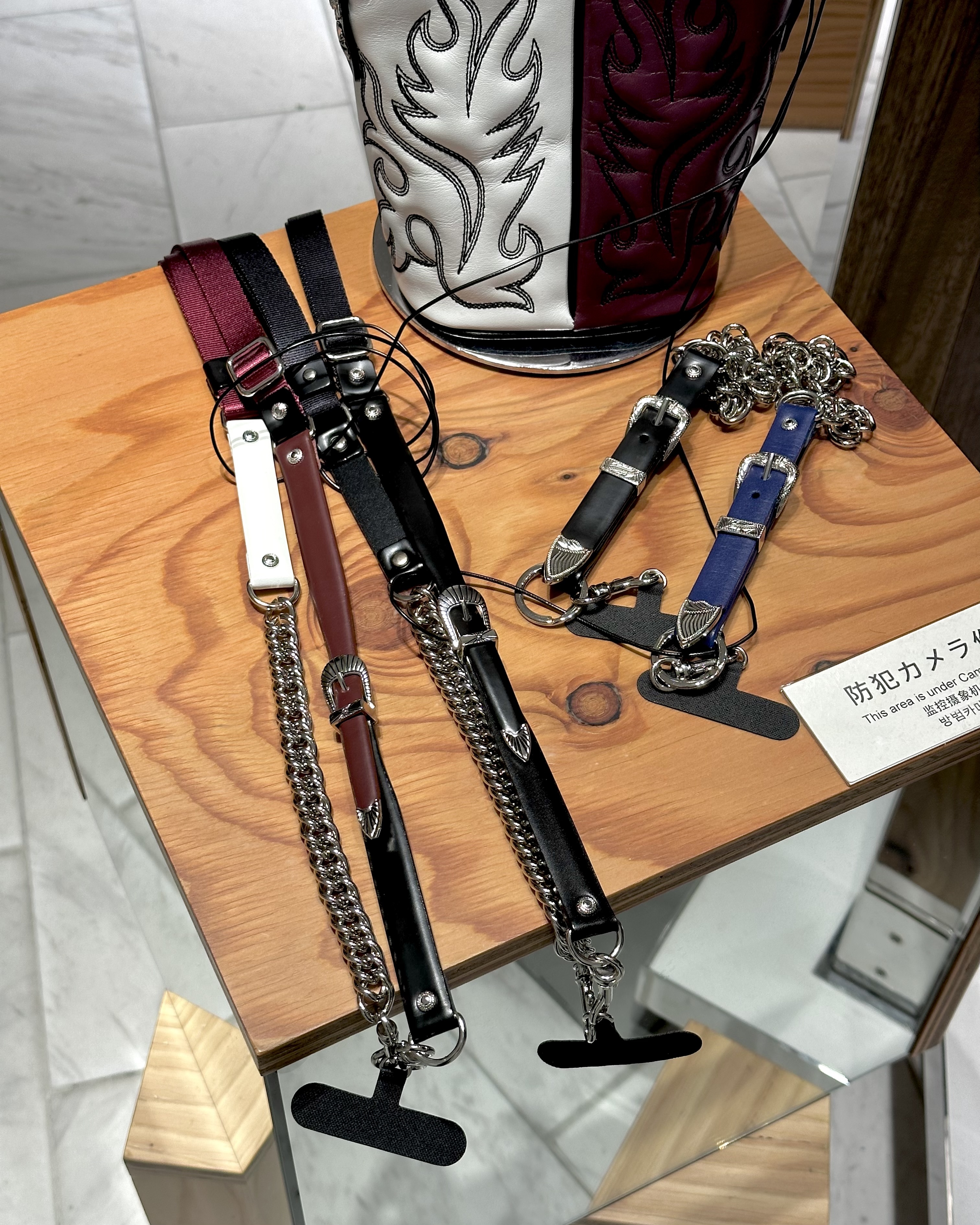 𝐈𝐍 𝐒𝐓𝐎𝐂𝐊!˼ TOGA ARCHIVES Leather Phone Strap