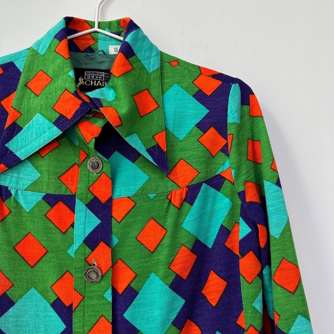 綠色鮮艷方形圖案上衣