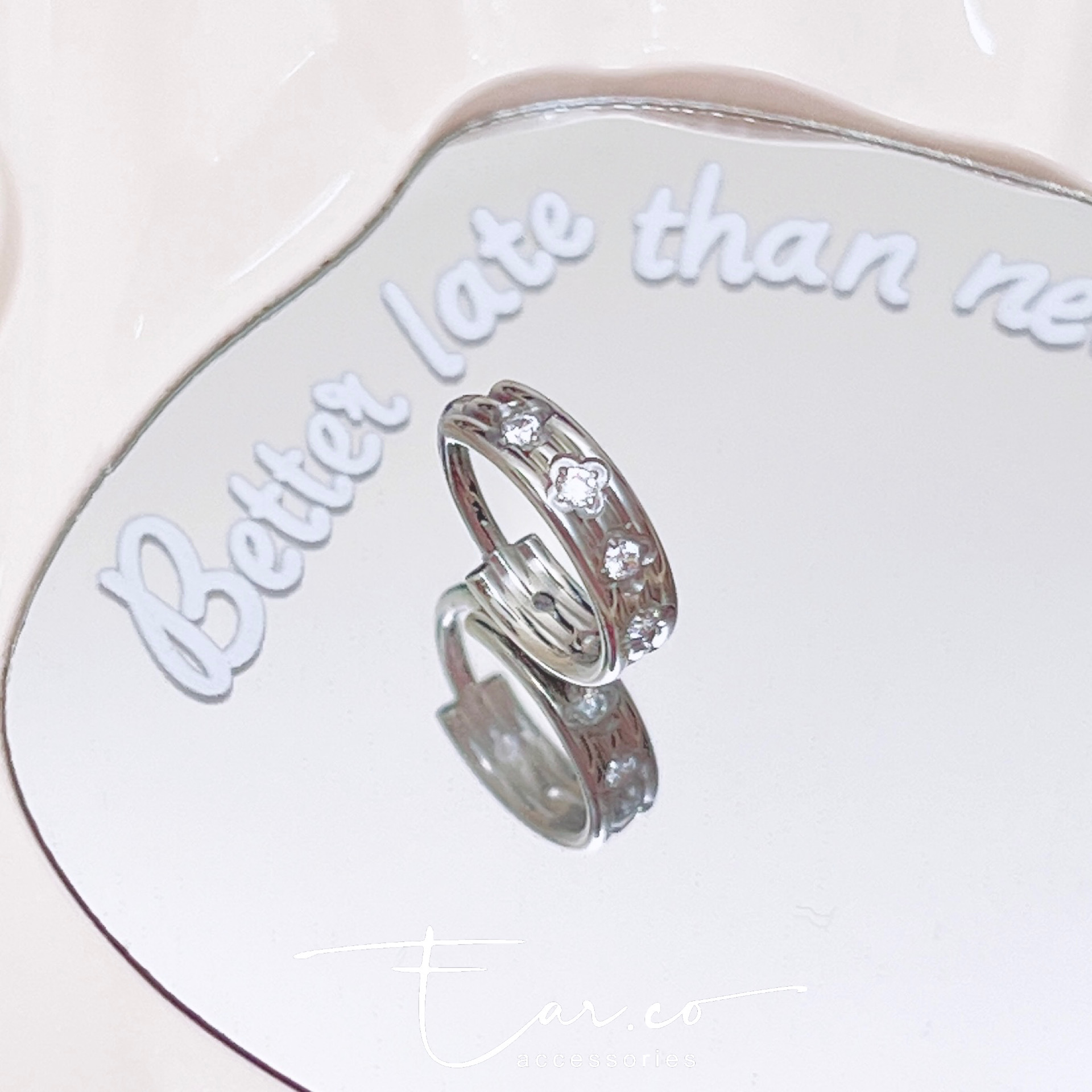 四葉花鑲石耳圈 [G23 Titanium] [單支]