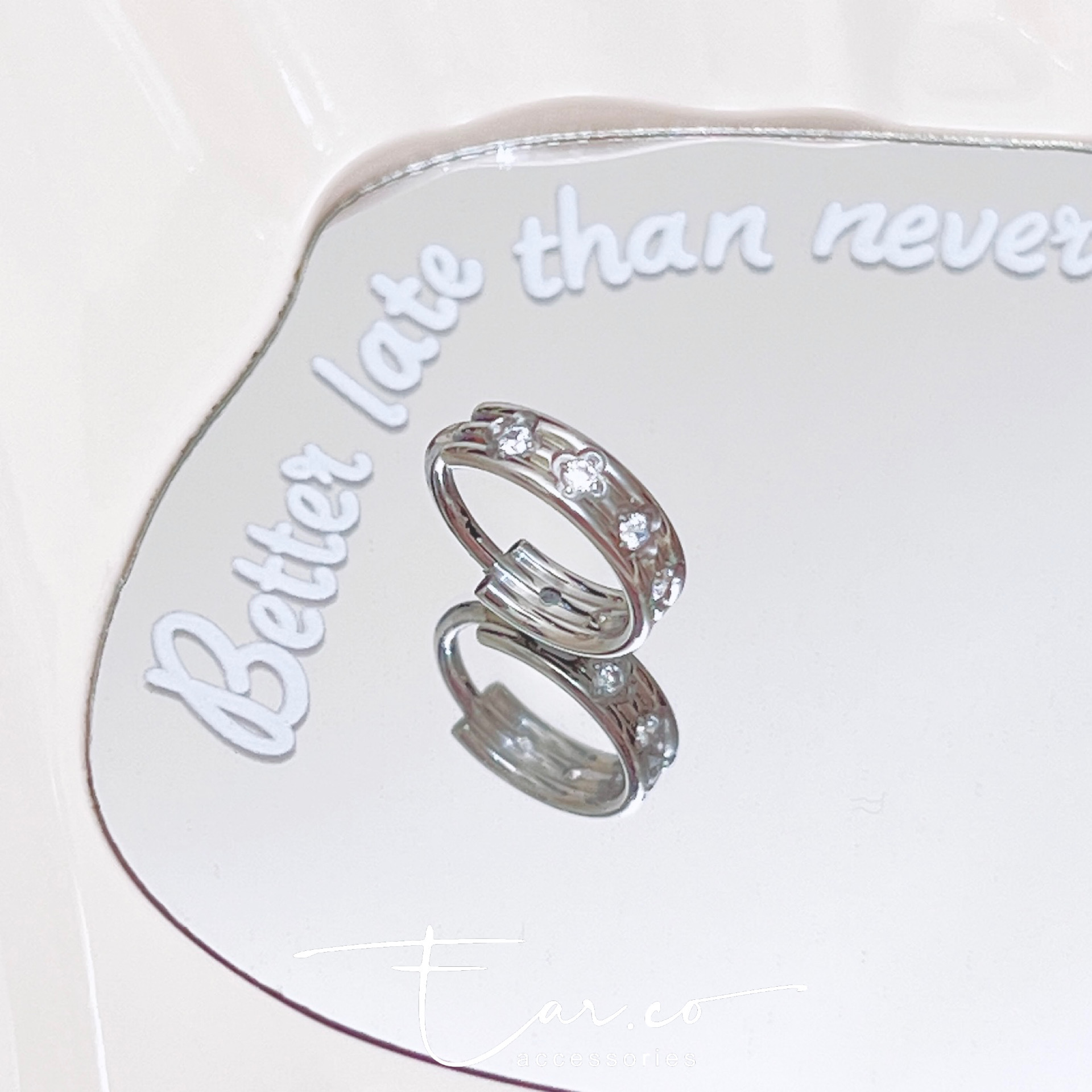 四葉花鑲石耳圈 [G23 Titanium] [單支]