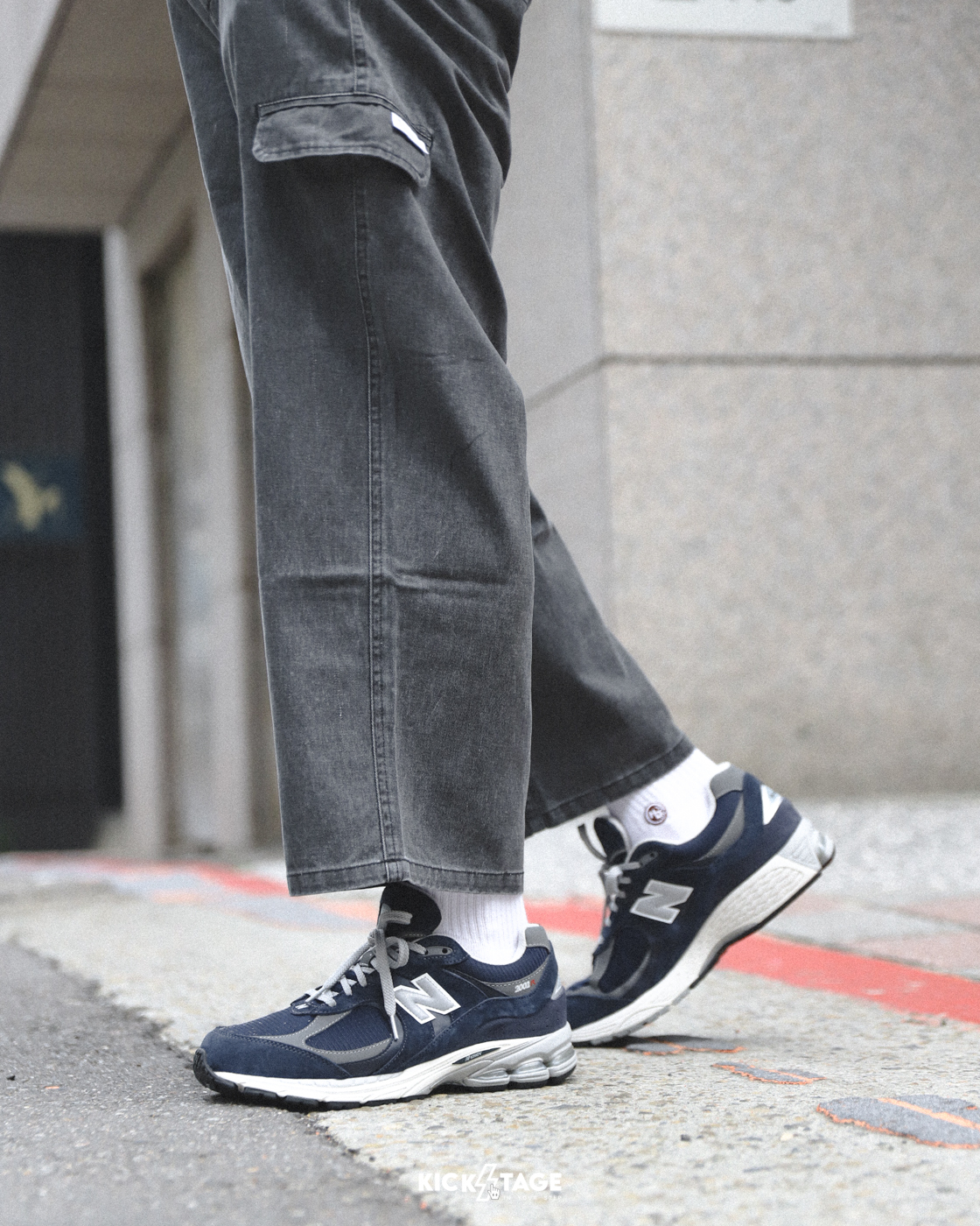 男女鞋NEW BALANCE 2002R GORE-TEX 海軍藍防水經典復古休閒鞋【M2002RX