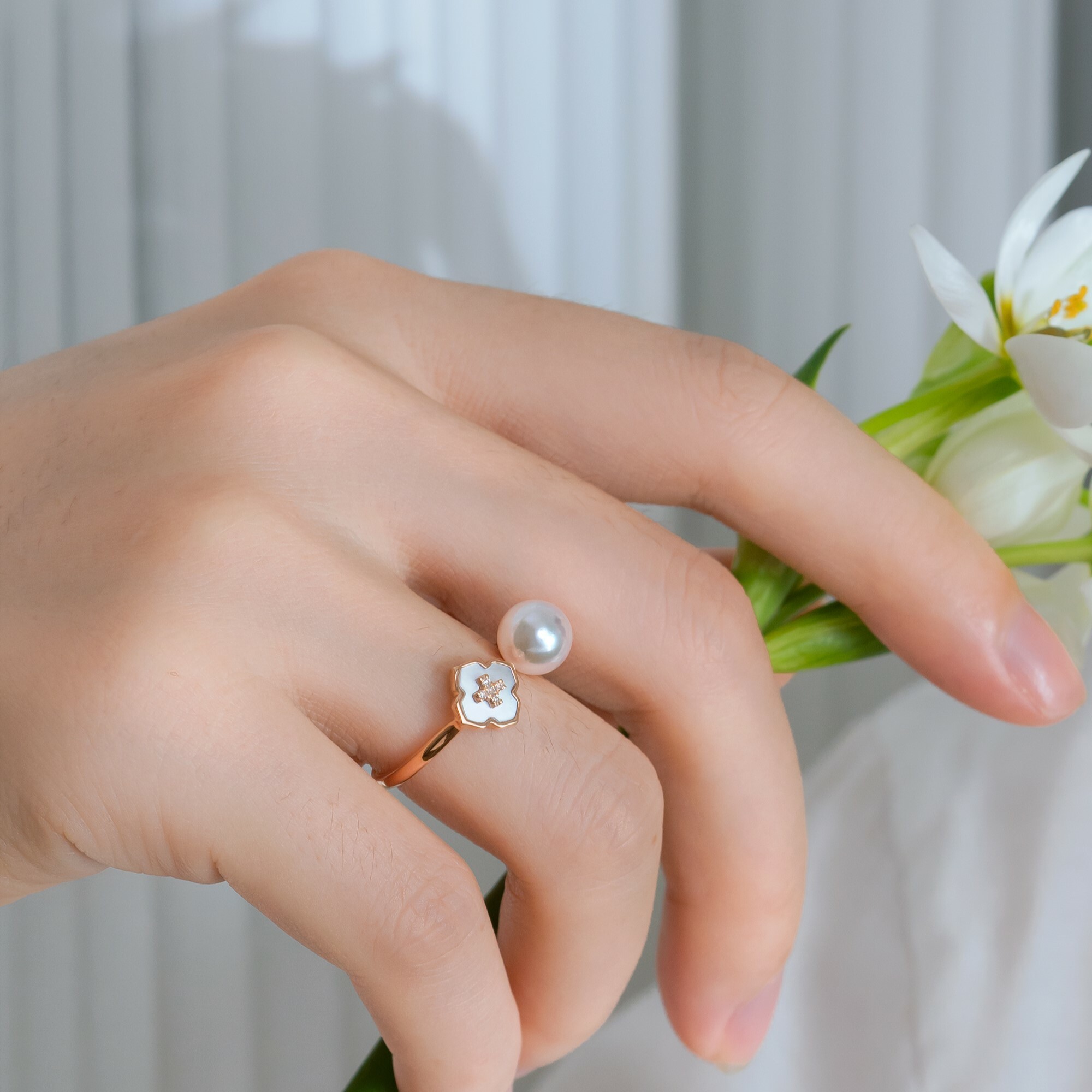 Mother of PearlAkoyaBlooming Flower18KGoldDiamond Ring