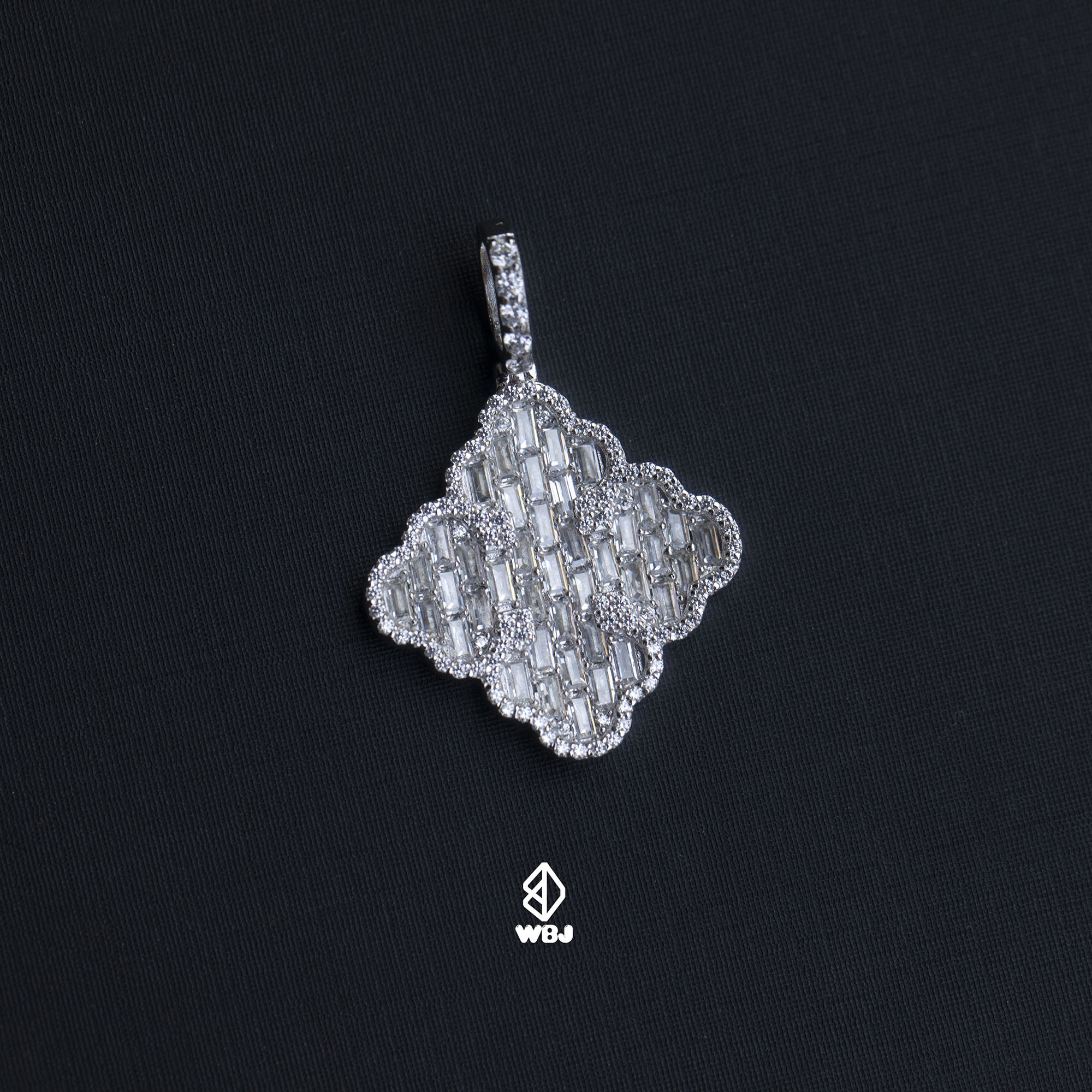 四葉草｜滿鑲花朵吊墜項鍊