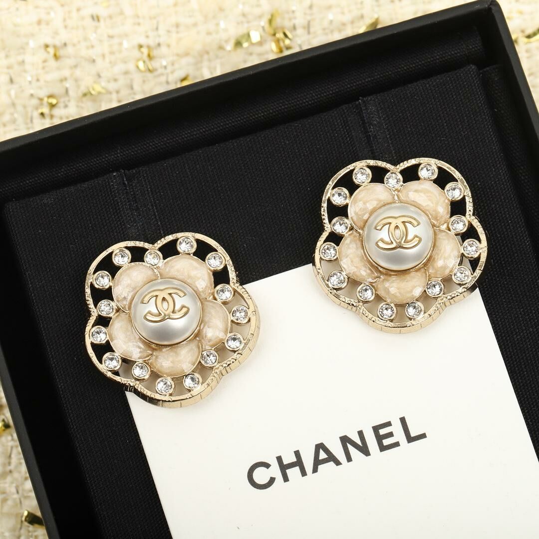 CHANEL 經典花形狀復古款花式耳環(復古金)