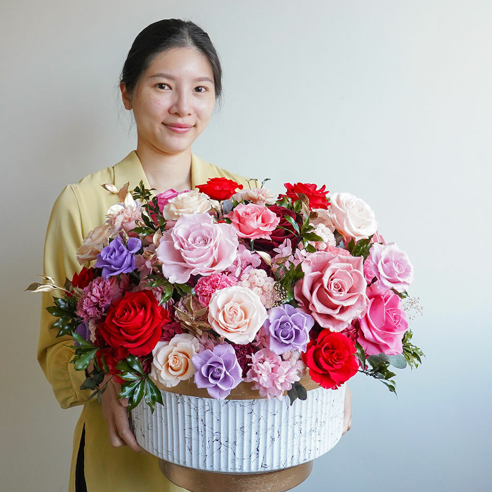 花開富貴,永生花大型盆花,開幕盆栽,永生花盆栽推薦,封面手拿永生花盆栽