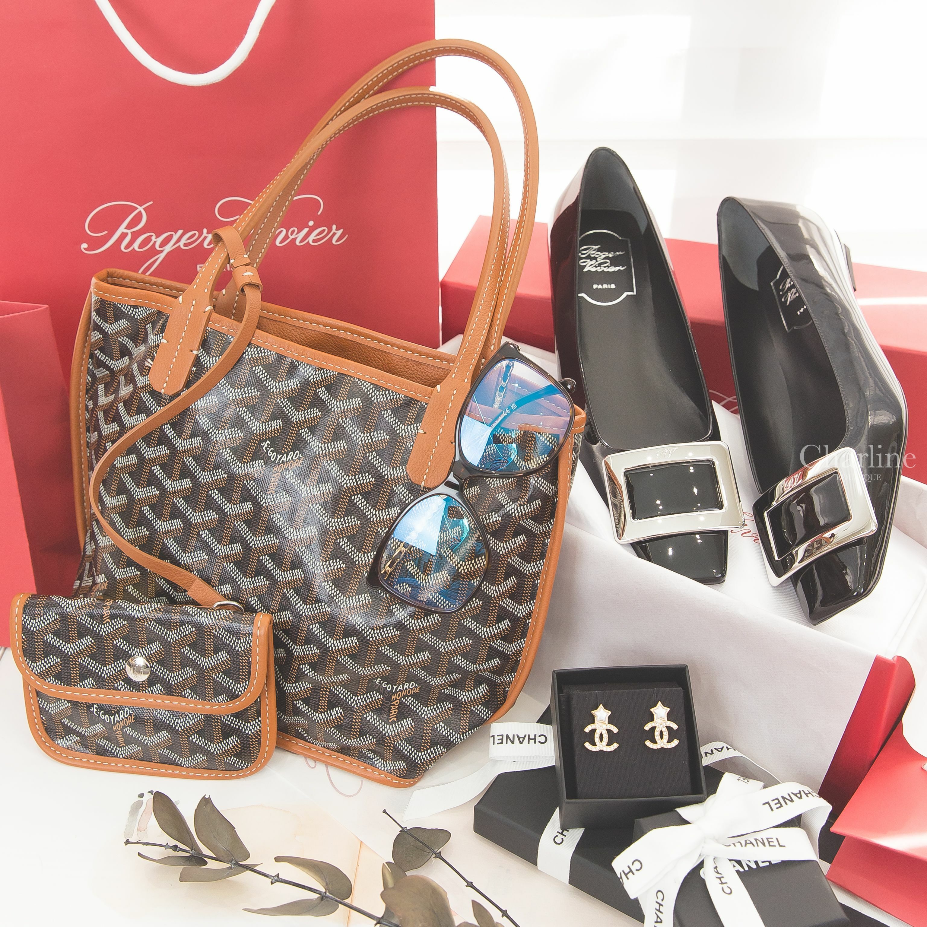 Roger Vivier 黑色漆皮銀色方釦平底鞋,Goyard 黑色拼咖啡色提把迷你無拉鍊托特包,Chanel 白色珍珠星星金色水鑽CC耳環,深棕色玳瑁方框側邊皮穿金鍊珍珠CC藍光鏡片平光眼鏡-Charline Boutique 精品代購