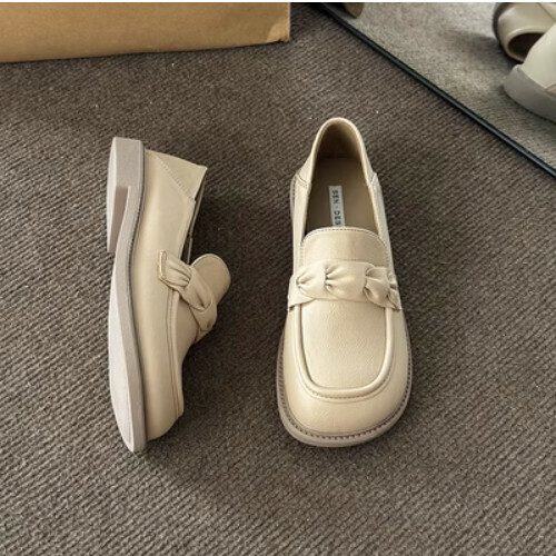 Casual flat spring and autumn shoes