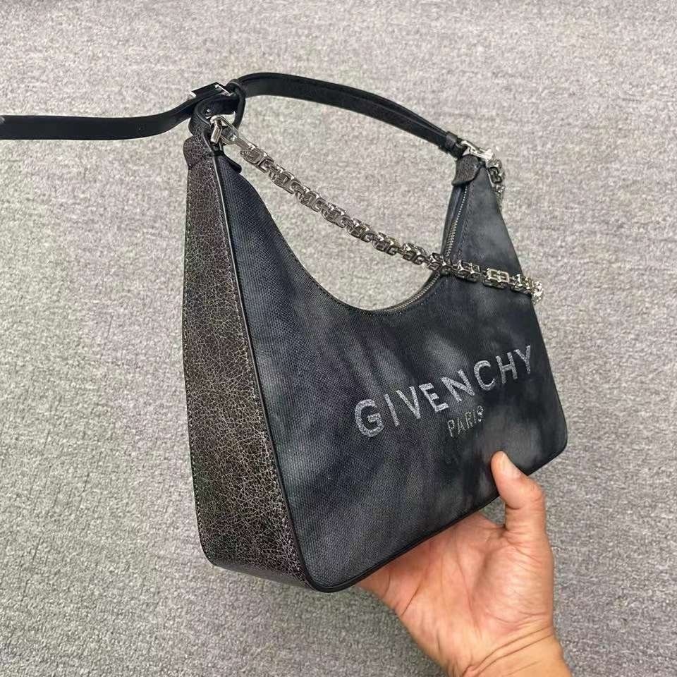 Givenchy Moon Cut Out迷你 半月包 -M