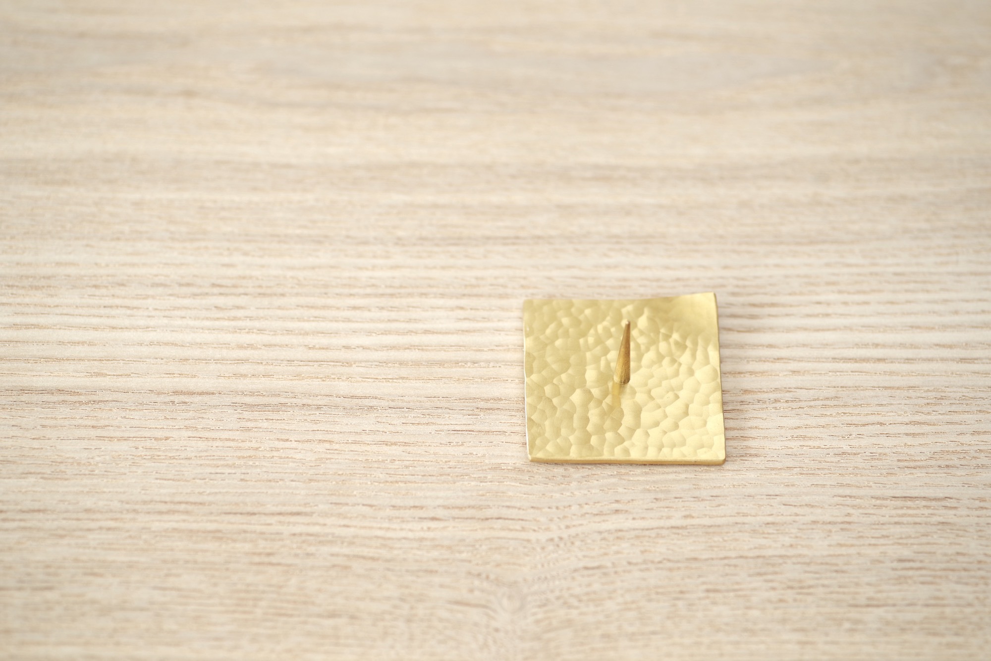 DAIYO 黃銅捶打板方燭台