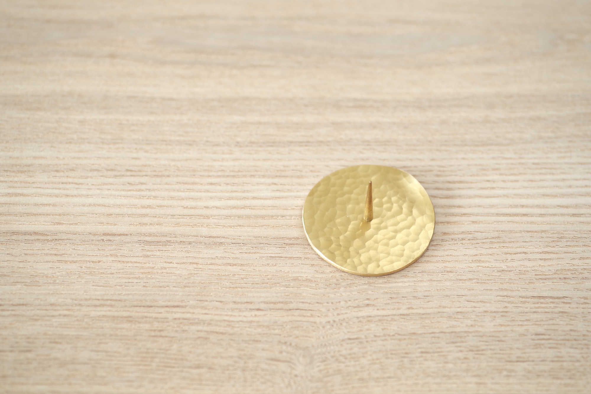 DAIYO 黃銅捶打板圓燭台