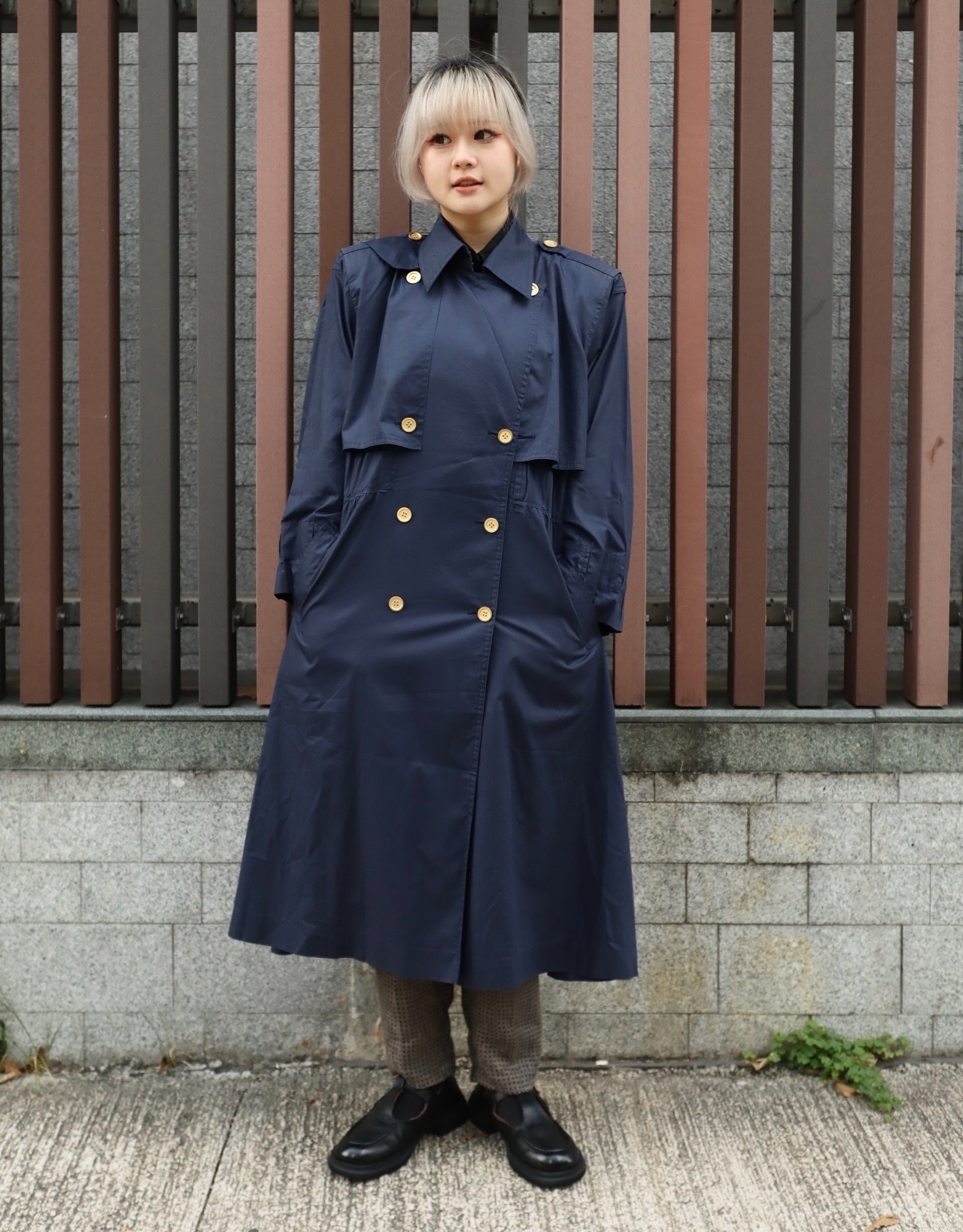 深藍配金色雙排扣薄身乾濕褸