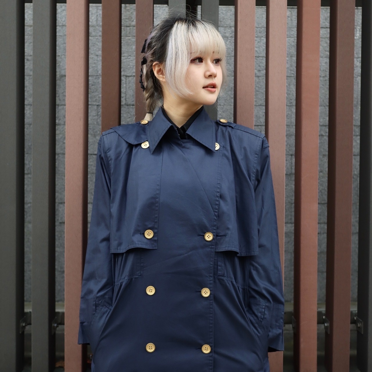 深藍配金色雙排扣薄身乾濕褸