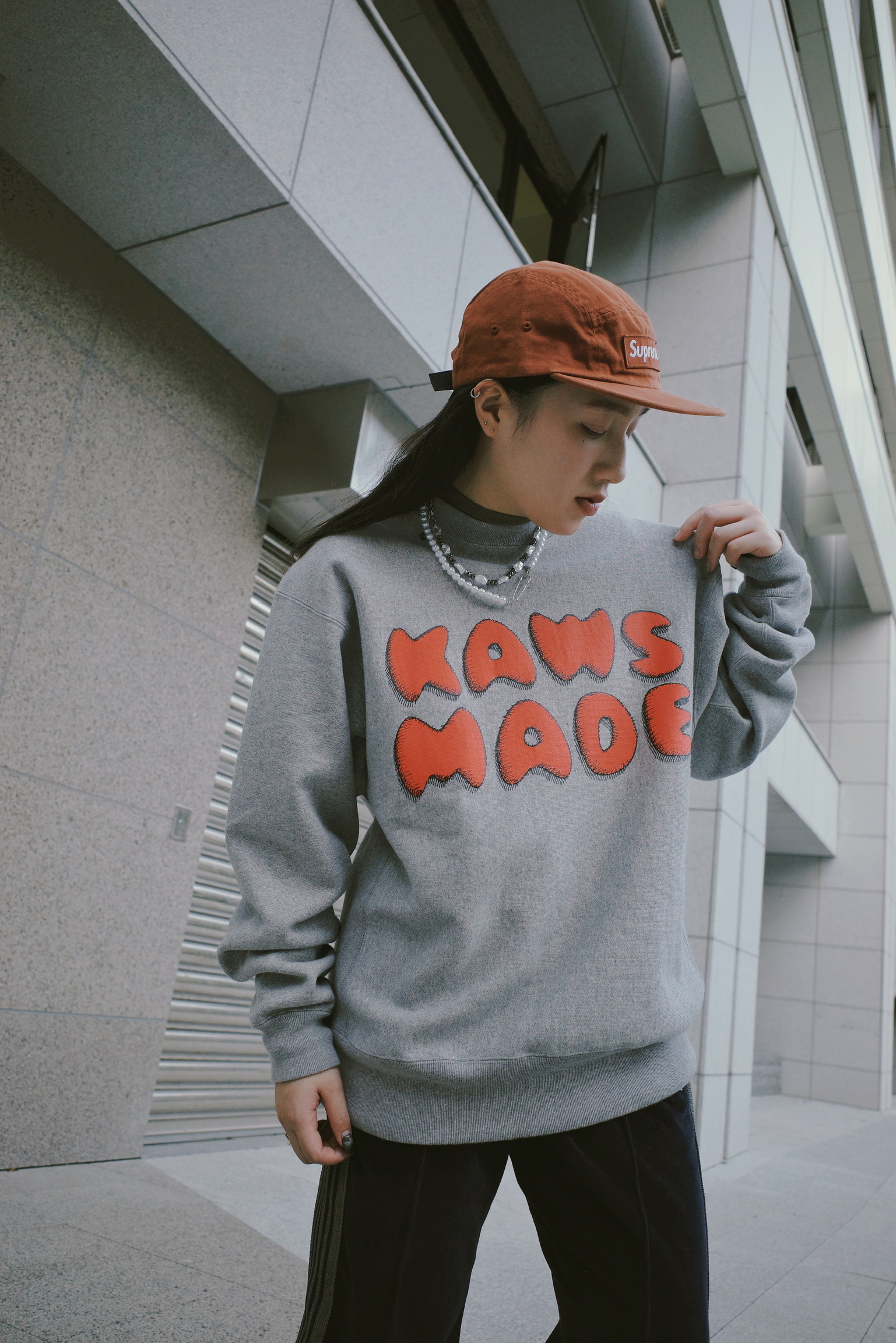 HUMAN MADE X KAWS 字體 灰色大學T