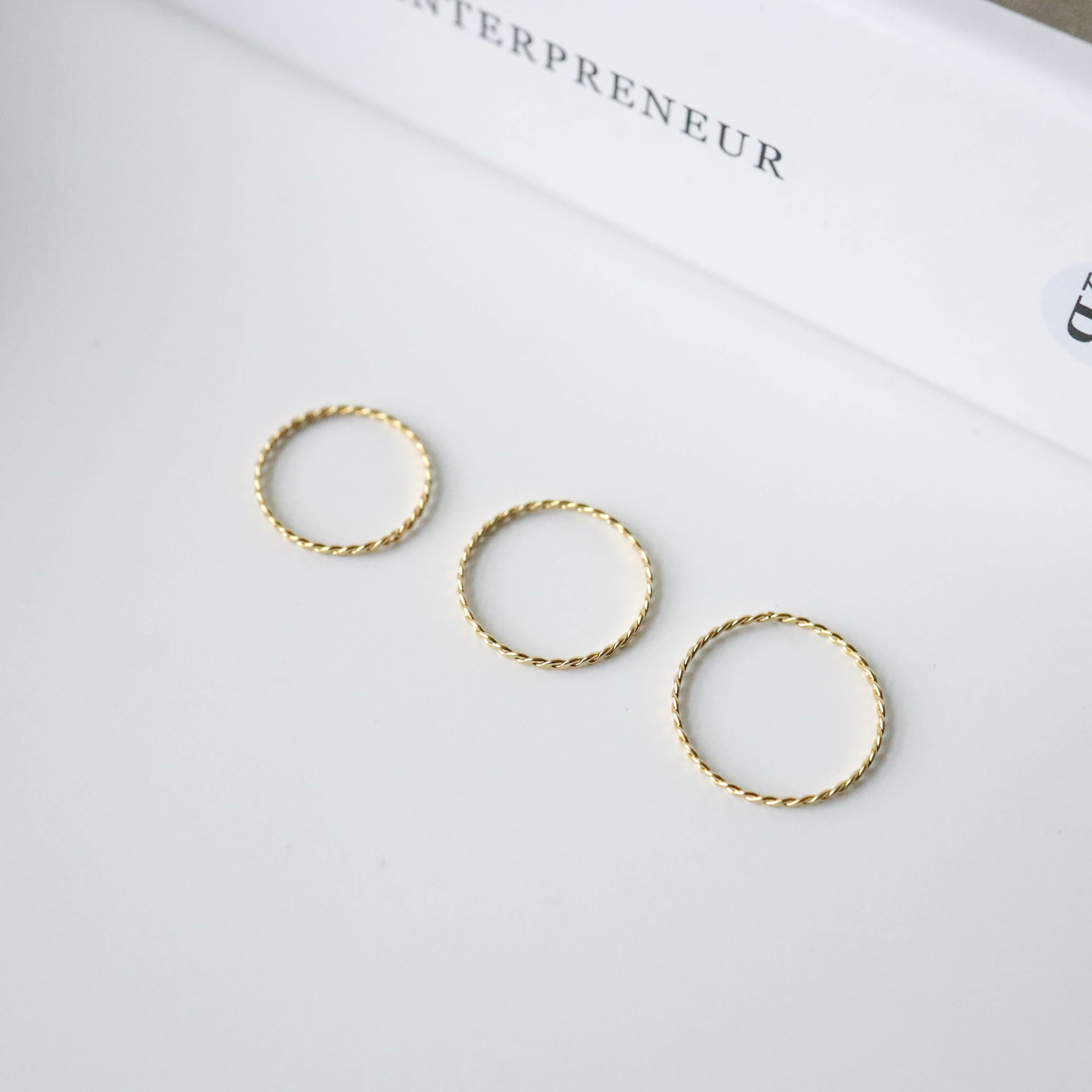 不怕水金色細麻花鋼戒