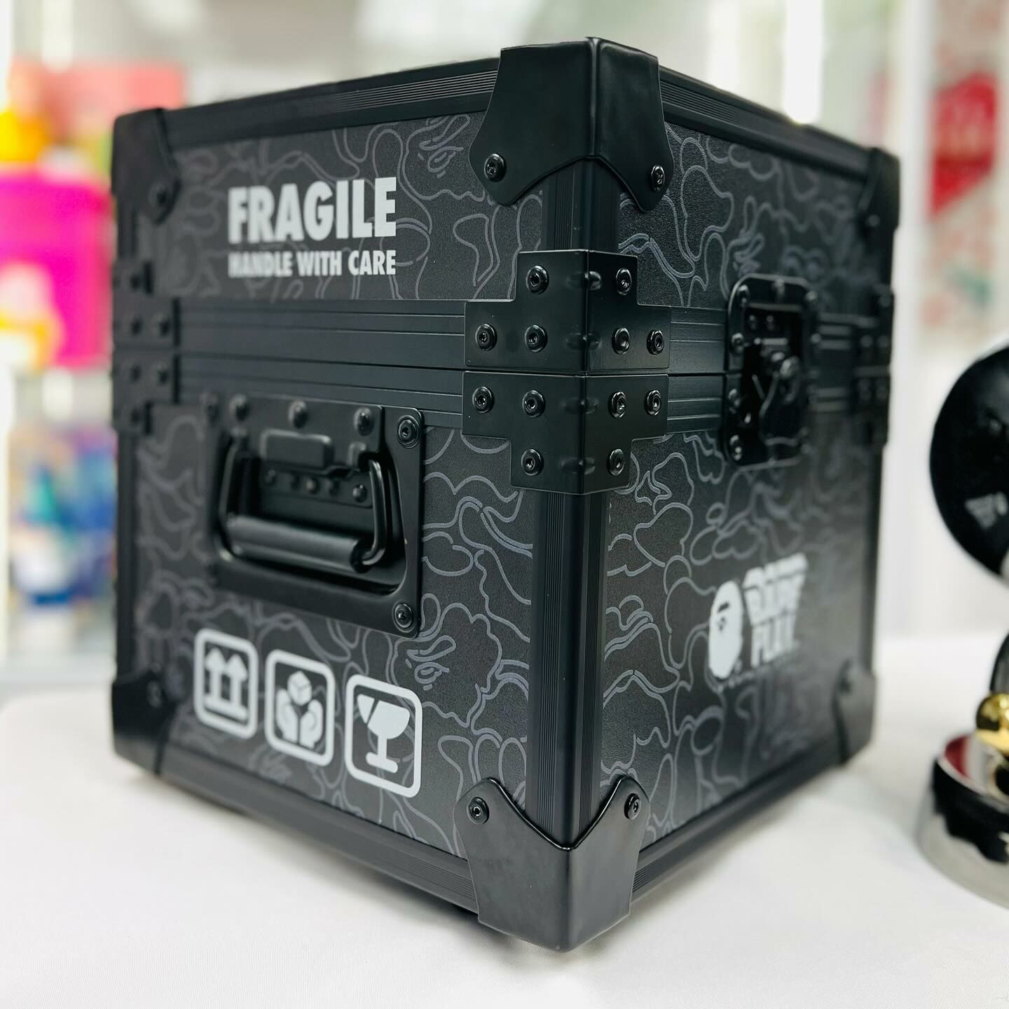 BABY MILO® METAL FIGURE