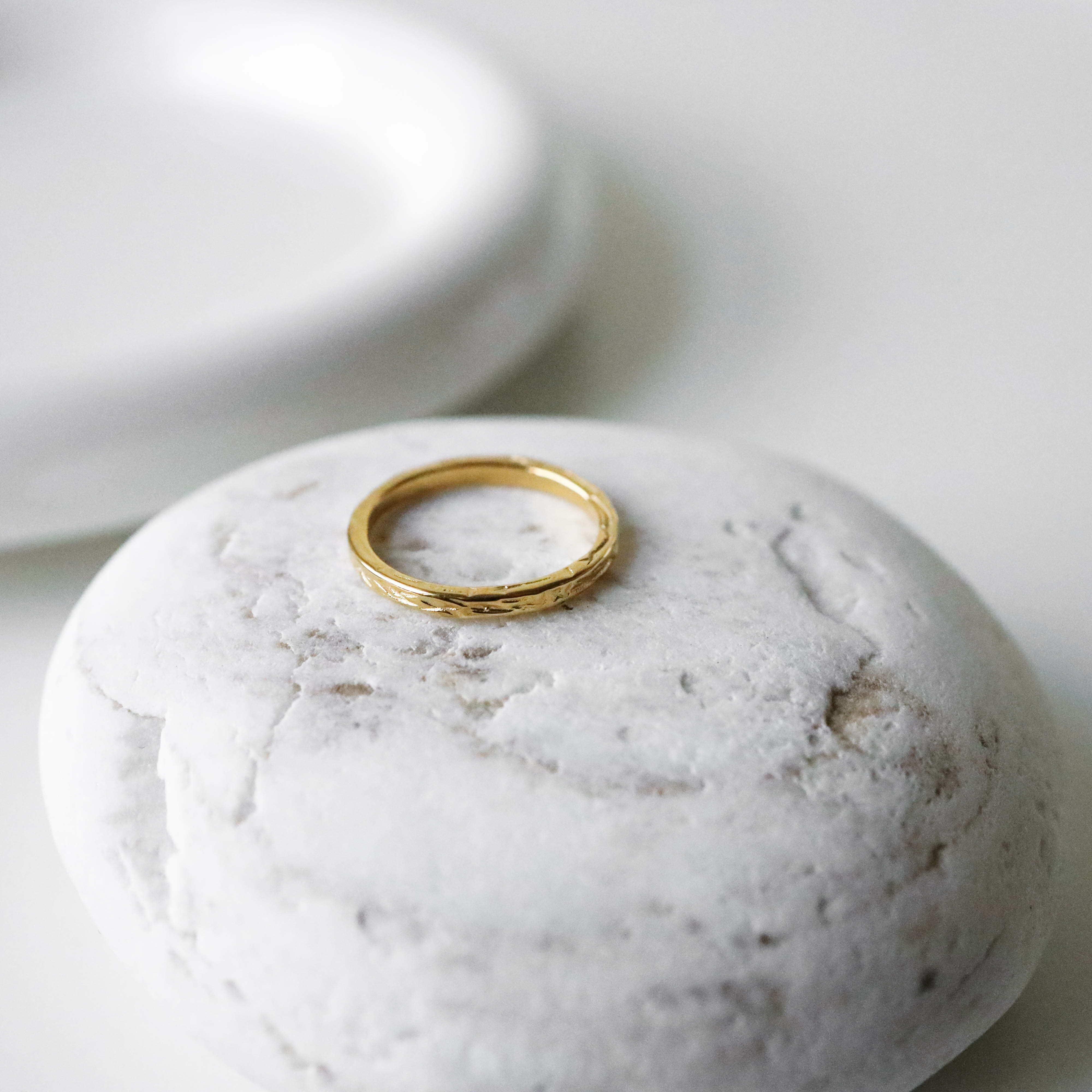 不怕水金色皺褶鋼戒