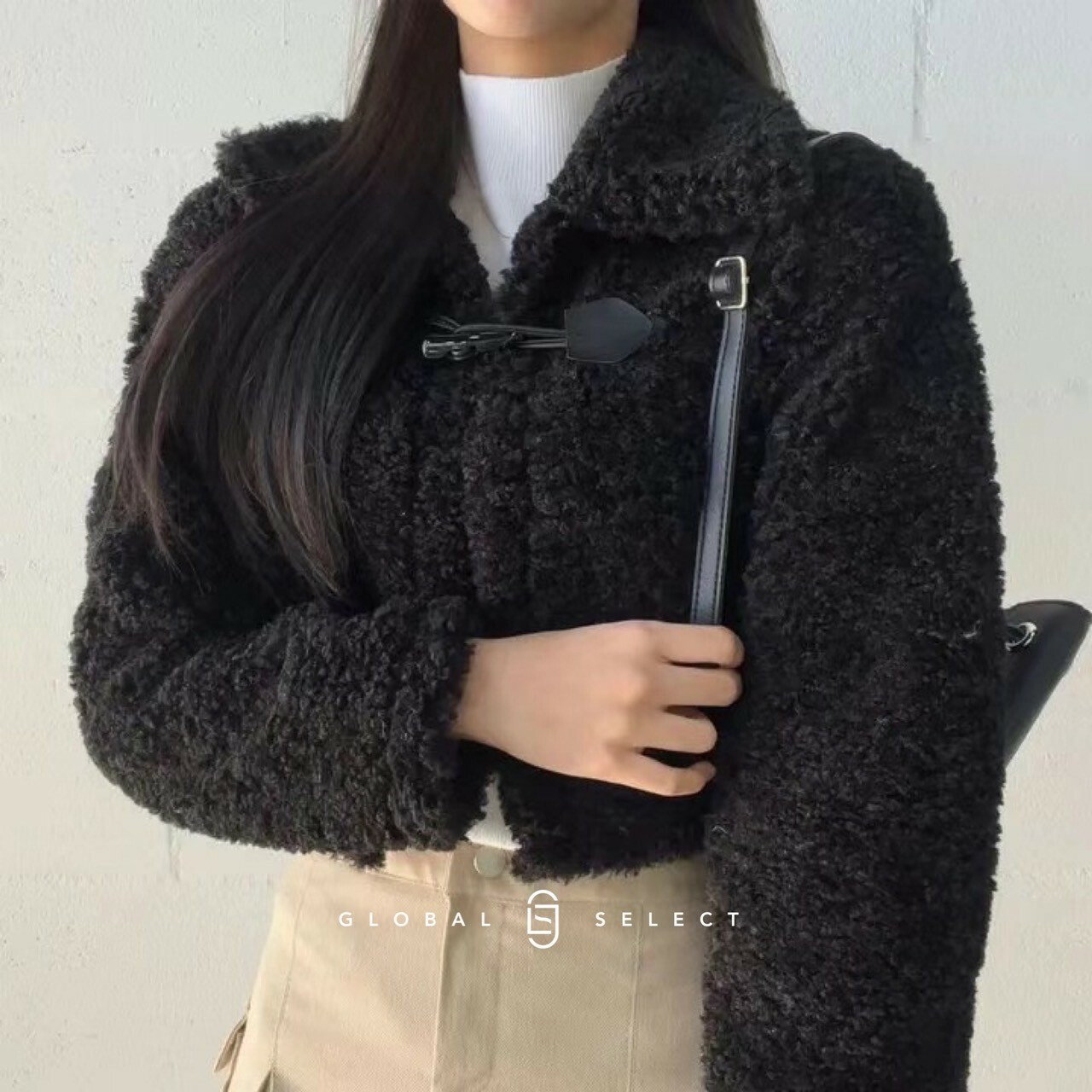 翻領牛角釦毛毛短版外套