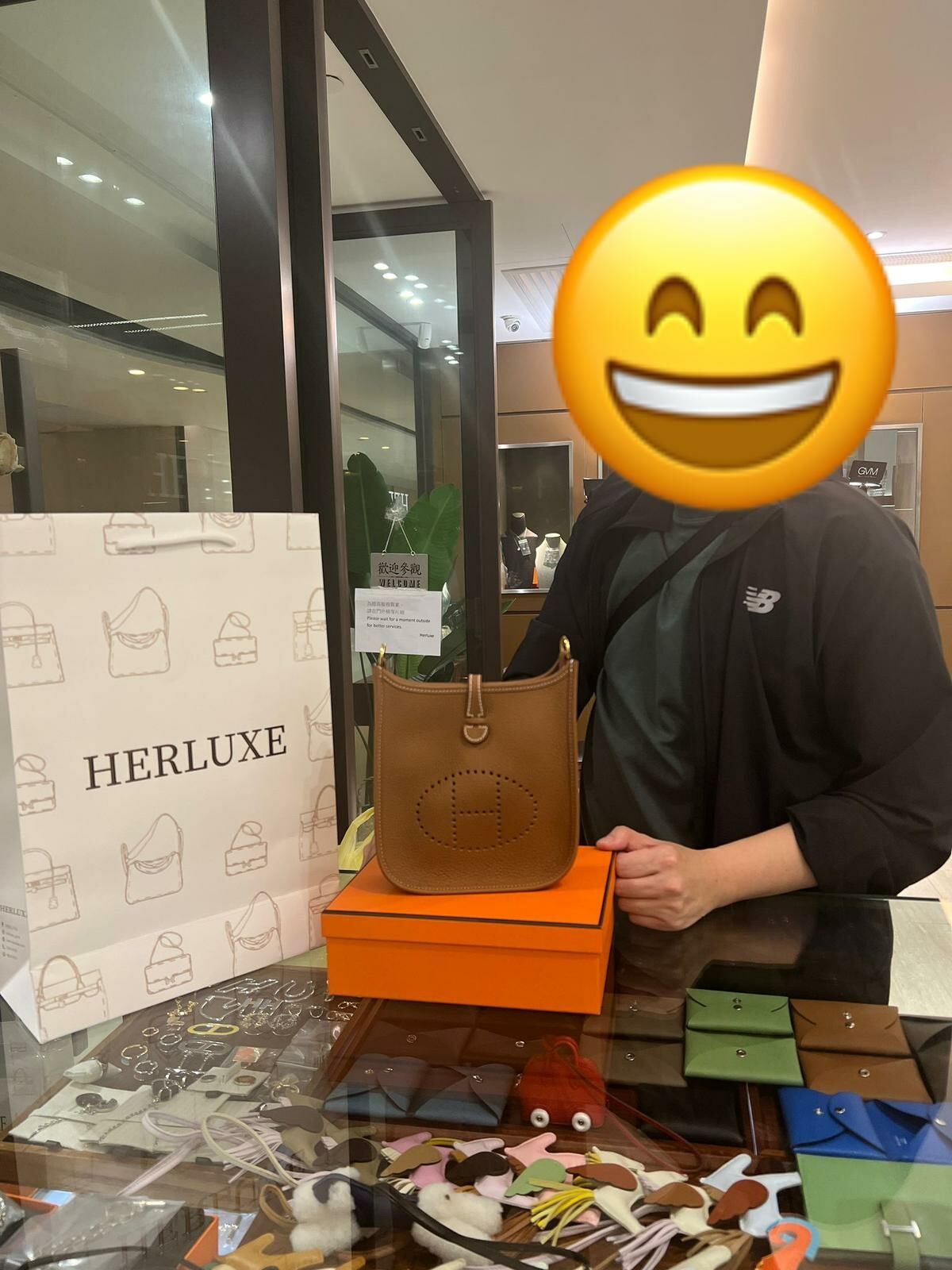 【 感謝支持 】型男先生walk in來shopping🎉 揀咗mini E金金🐫🔑 係送比太太嘅禮物🎁   先生一直有關注我哋嘅新資訊📩 多謝你嘅支持與信任🫶💪