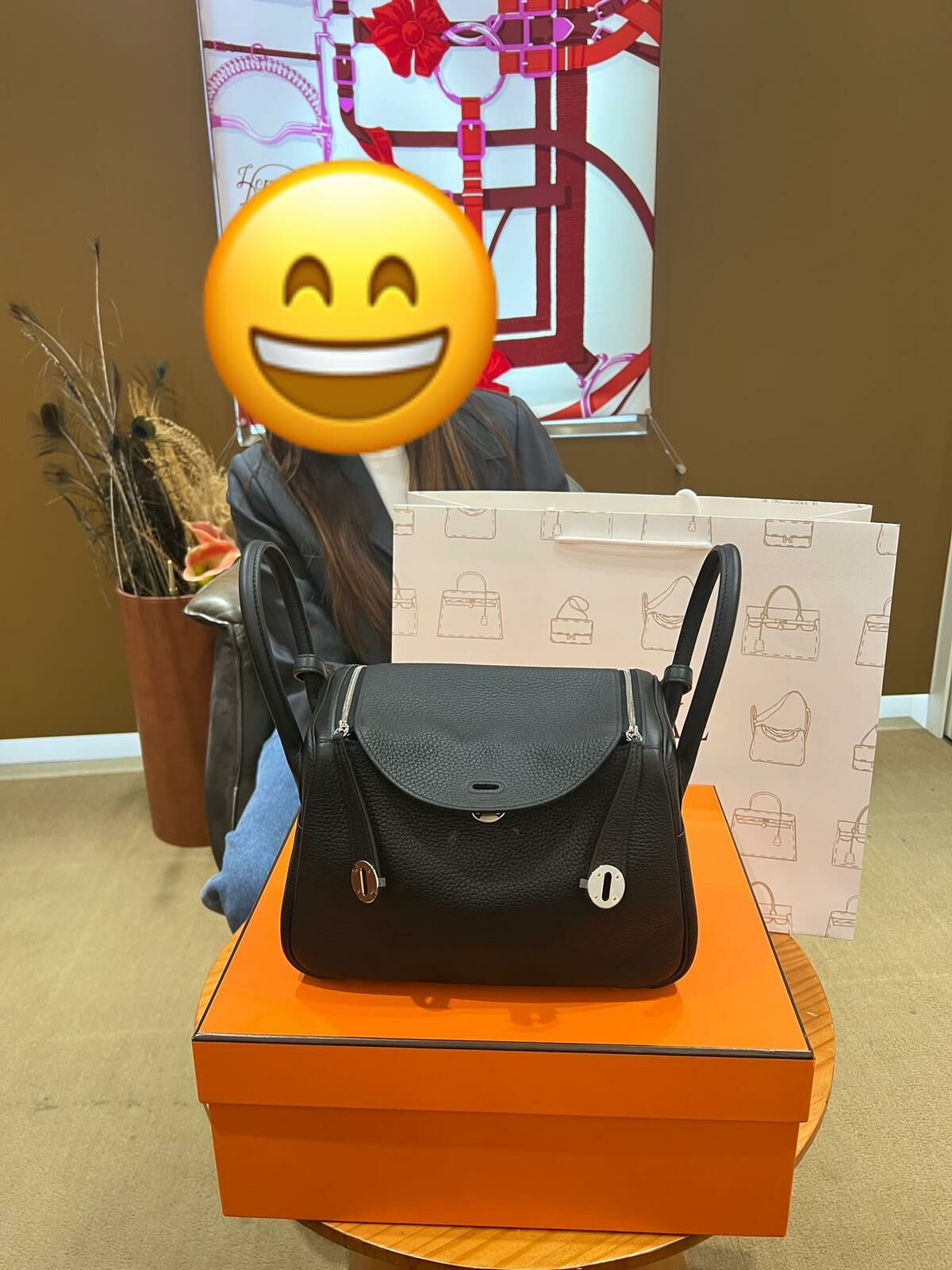 【 感謝支持 】爽快靚靚來pick up lindy 26黑銀🖤🔗 非常鐘意呢隻袋☺️ 見到我哋post即刻落單秒走👍🏻 準備拎去旅遊用嘅🎊 靚靚大讚我哋服務好好😍 價錢抵買💸 仲表示會繼續支持我哋🥳 幫客人買到心儀貨品💗 我哋都好開心❤️ 多謝你嘅支持與信任🫶💪