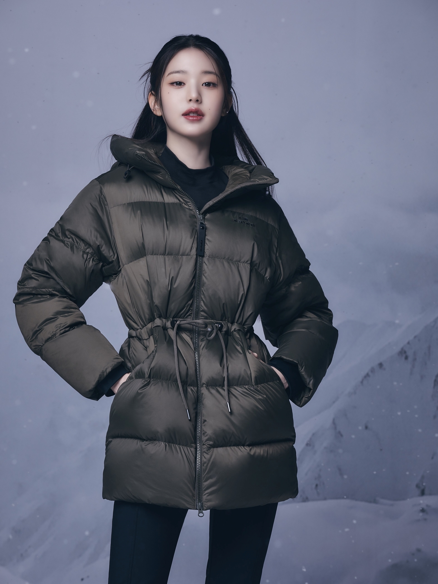 【EIDER】女輕量保暖長版鵝絨外套-[卡其綠、經典黑] / 23EDWW23549