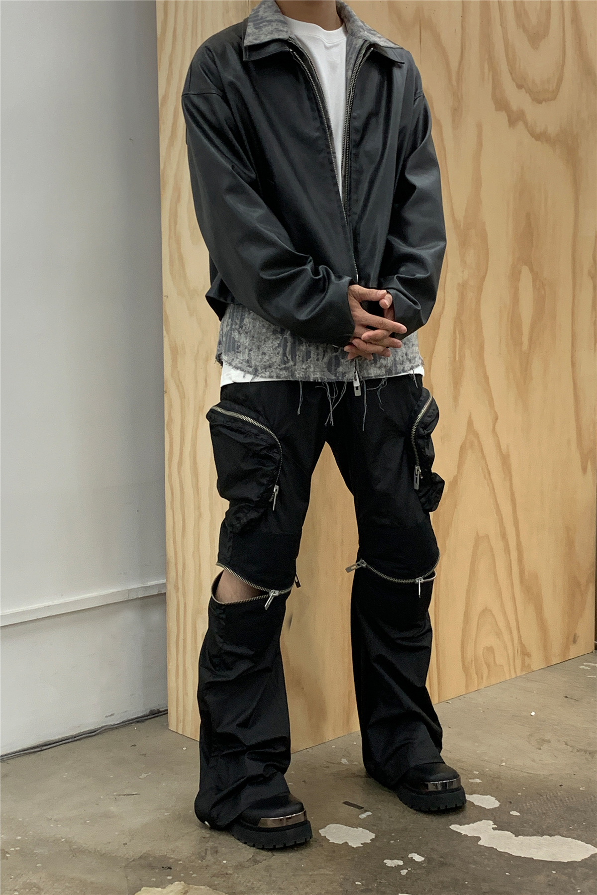 Pupil travel 蠟感微喇亮面褶皺肌理垂感休閒褲長褲