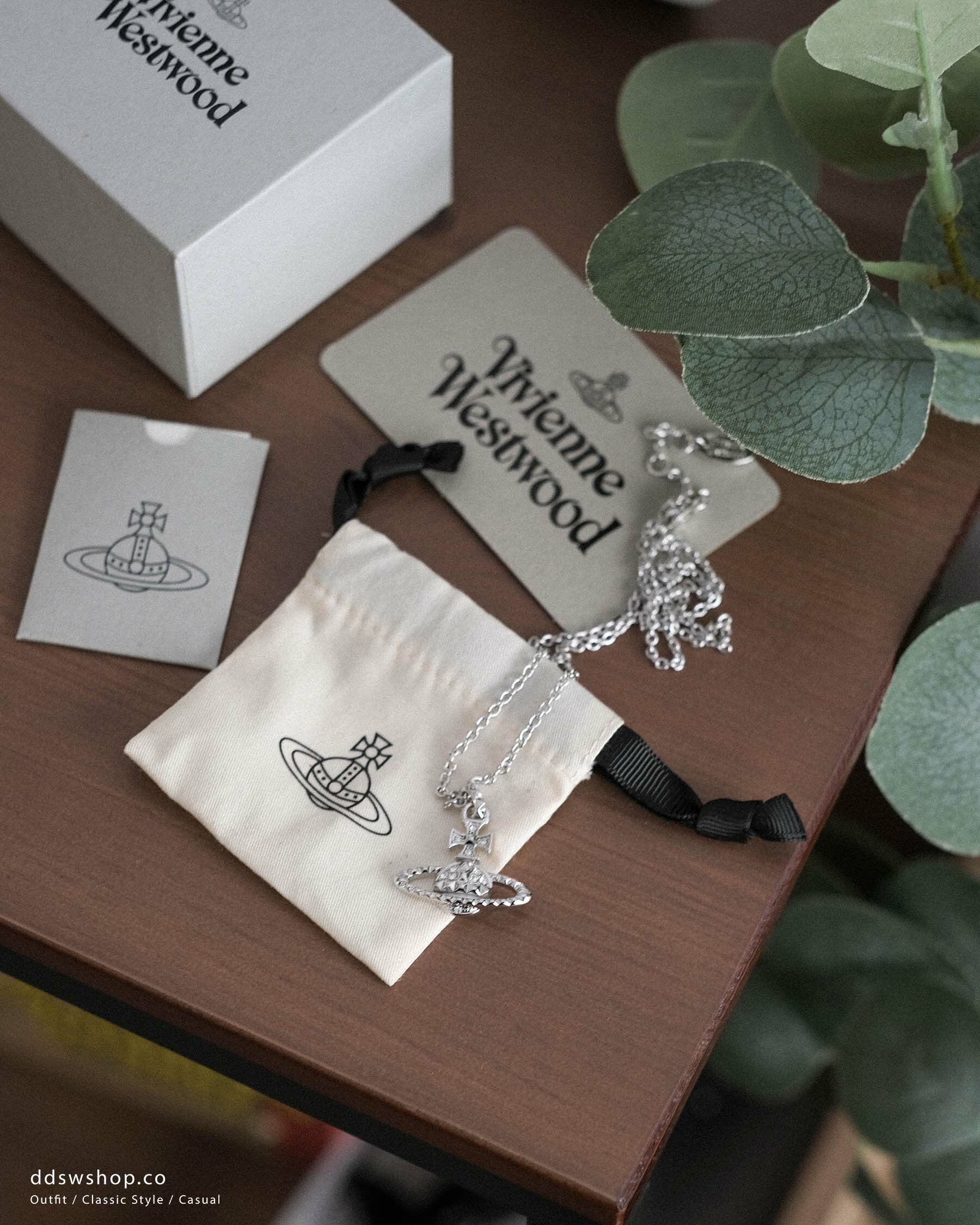 Vivienne Westwood Jewellery "Mayfair Bas Relief" 項鍊