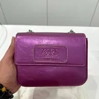 [S] KARL LAGERFELD 23WW3025 K/STONE CROSSBODY FUN,METALLIC FUCHSIA, 8720744558408 (SKL812)