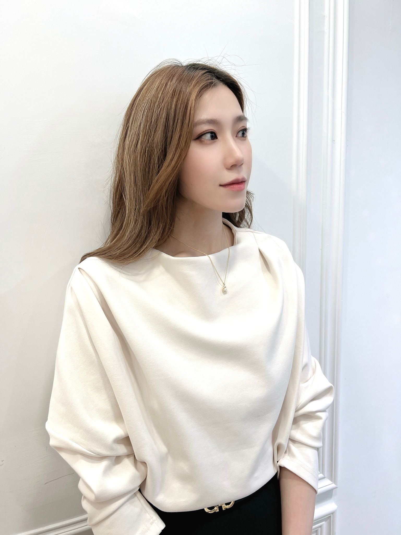 棉料肩抓褶上衣