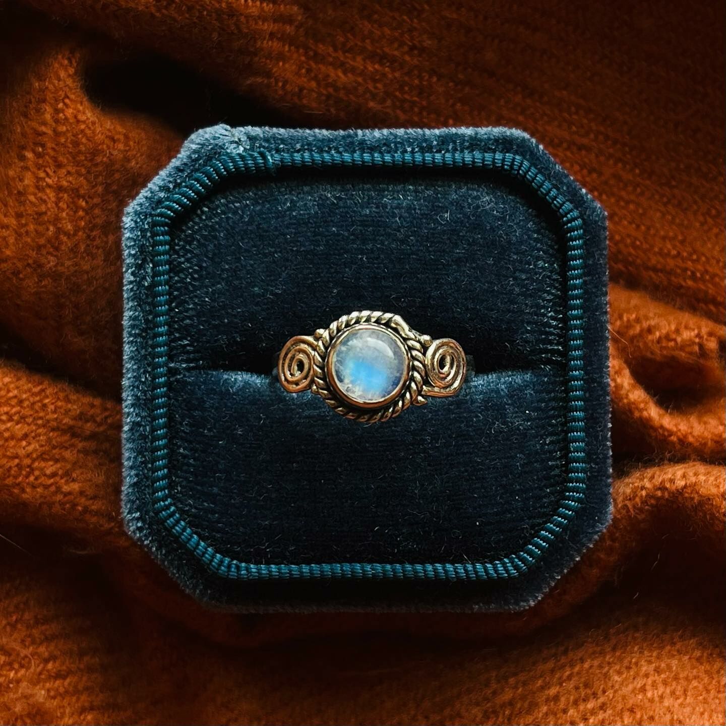 [原石] 月光石925銀戒指 US8