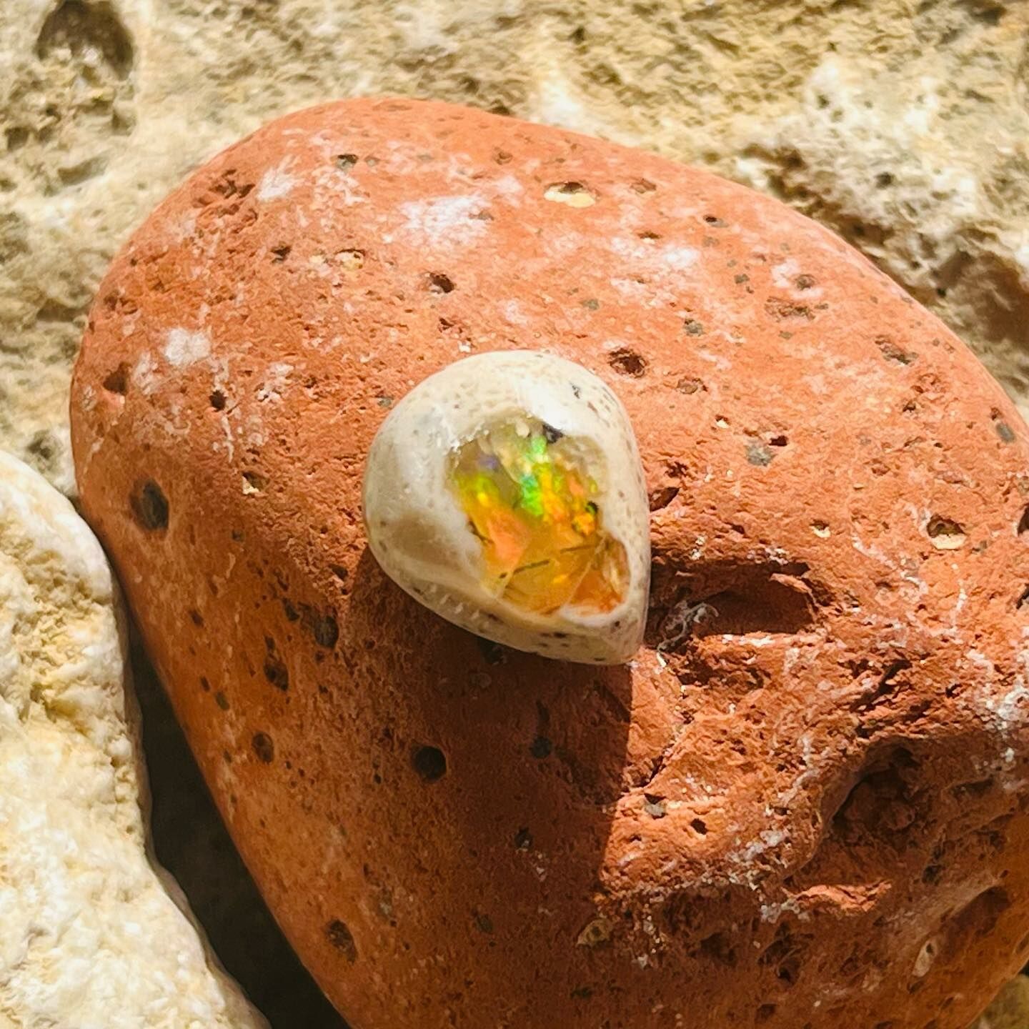 [原石] 墨西哥火蛋白石