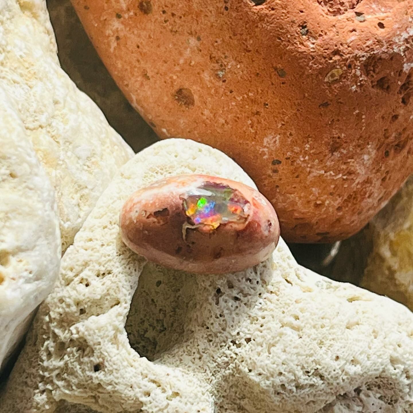 [原石] 墨西哥火蛋白石