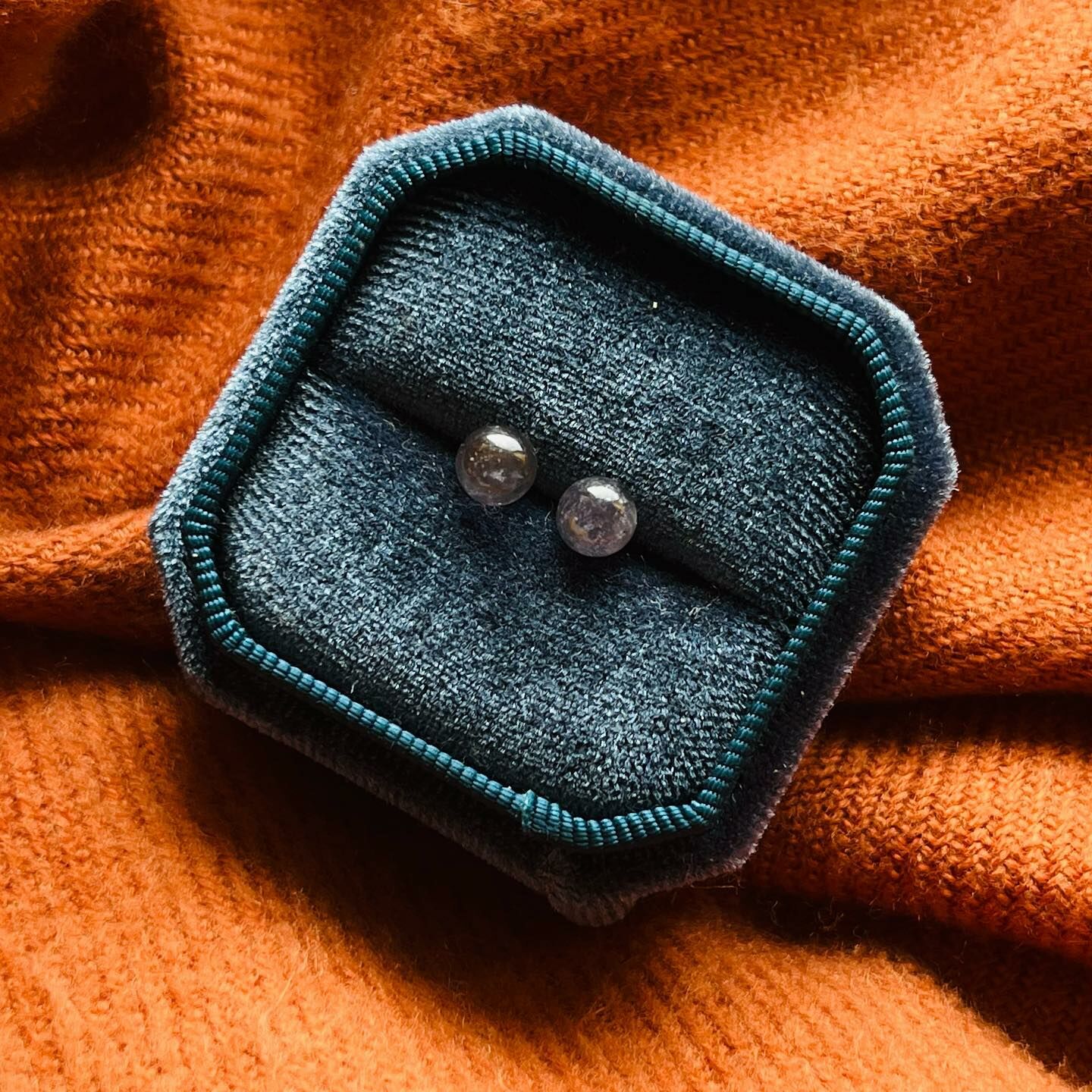 [原石] 菫青石 925銀耳環 耳釘式水晶耳環