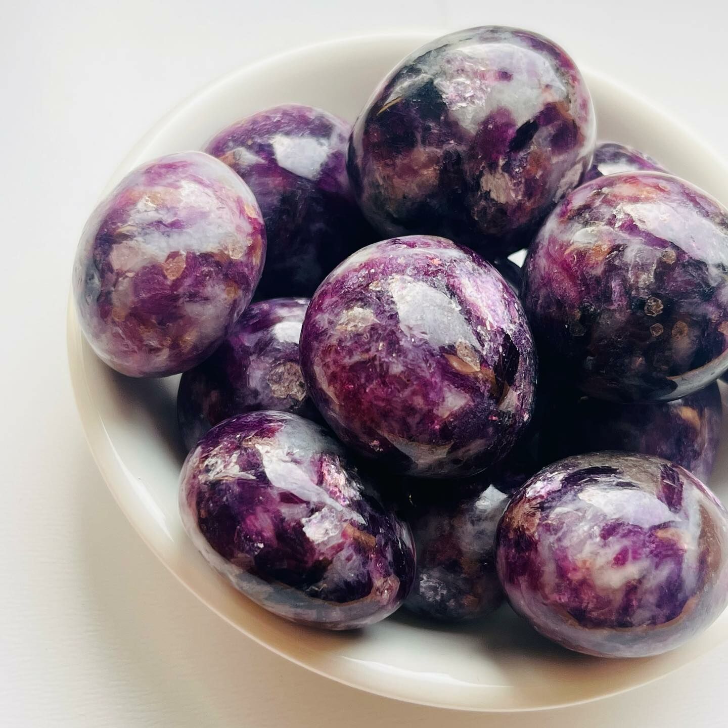 [原石] 紫祖母晶 水晶滾石