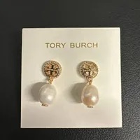[S] TORY BURCH ROPE LOGO DROP EARRING,TORY GOLD/PEARL, 136616-137 (STB398)