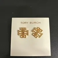 [S] TORY BURCH BRITTEN LOGO STUD EARRING,ROLLED BRASS, 80248-715 (STB406)