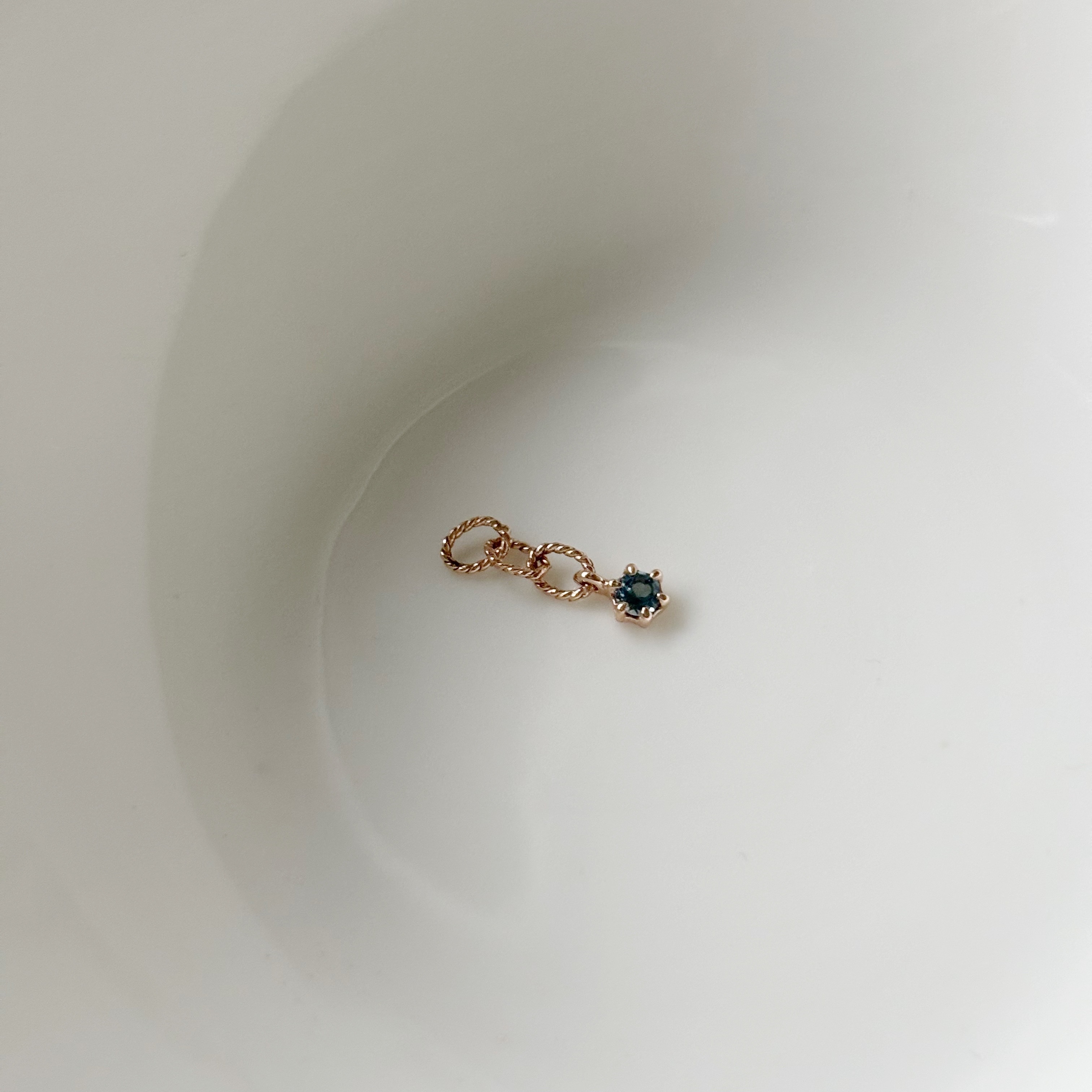 14k mini六爪倫敦托帕石三鏈圈耳墜