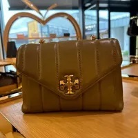 [S] TORY BURCH KIRA SMALL TOP HANDLE,TOASTED SESAME/ROLLED GOLD, 83943-916 (STB426)